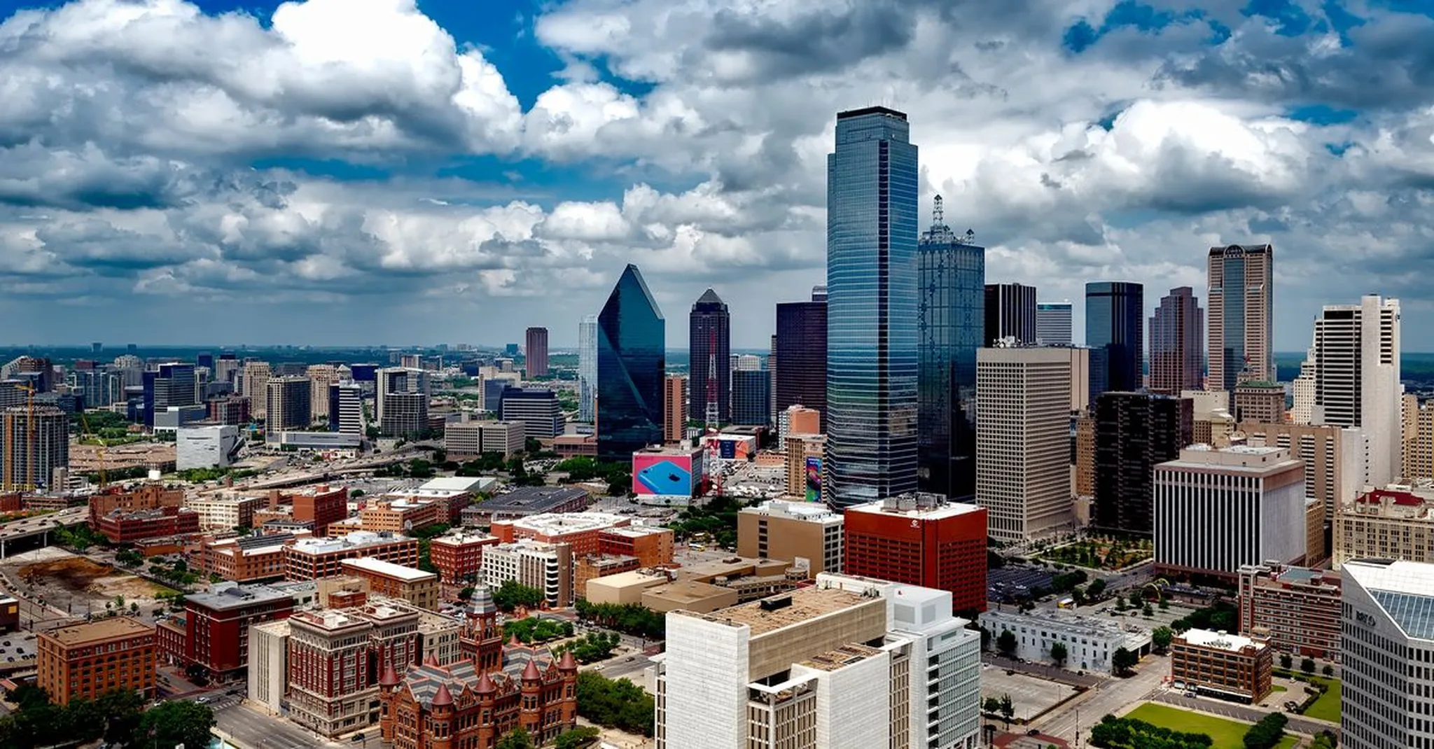 Dallas Mavericks Home Opener 2026: Where to Stay Downtown Near the Arena