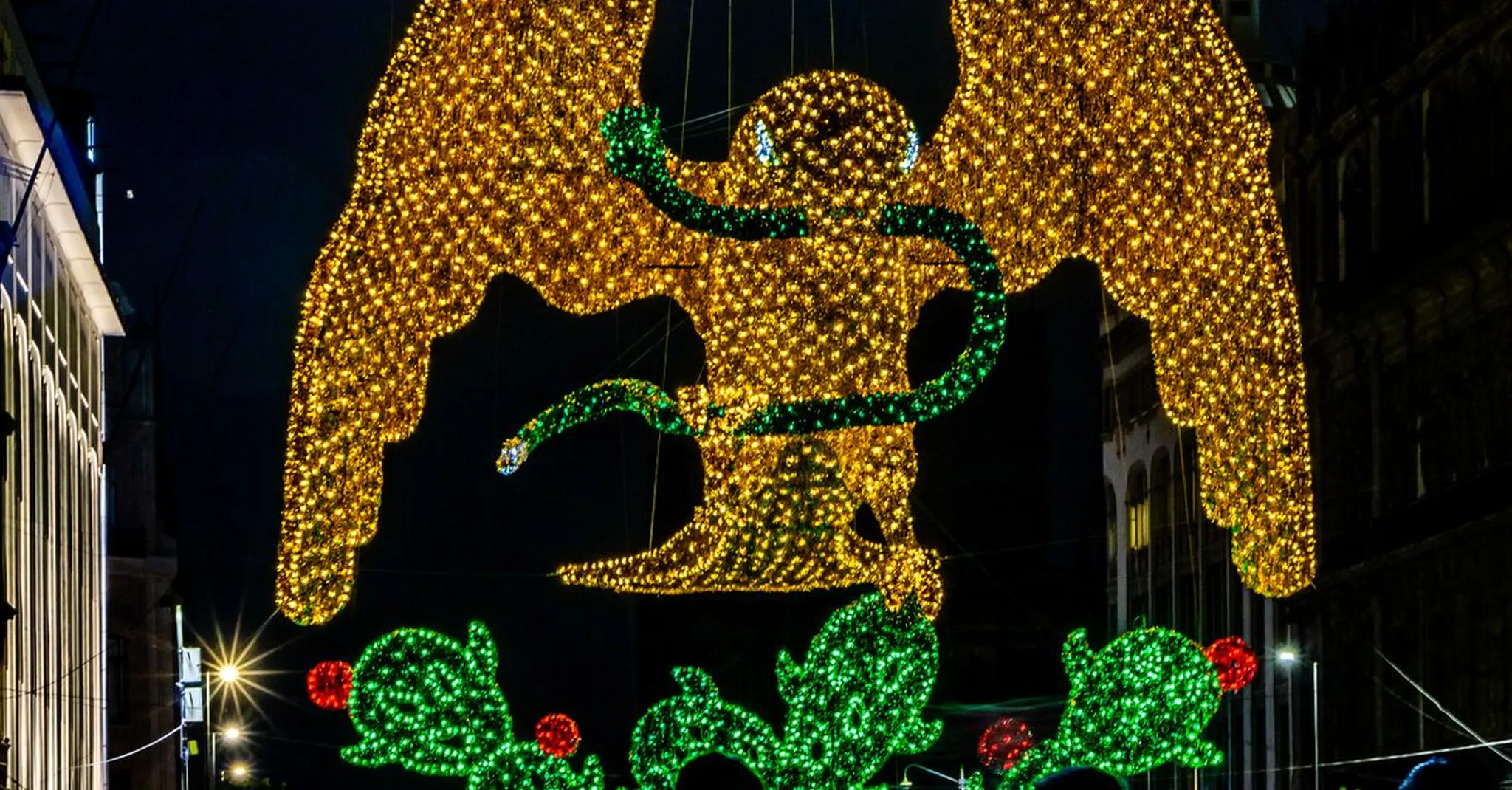 Las Posadas and Christmas in Mexico City 2026: Zócalo Lights, Piñatas and Stays