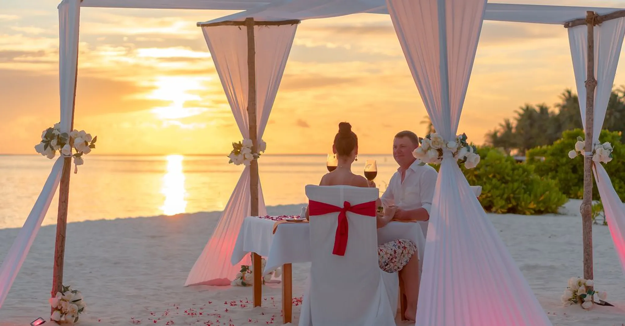 Thanksgiving in Cabo San Lucas 2026: Beach Escape, Dinners & Where to Stay