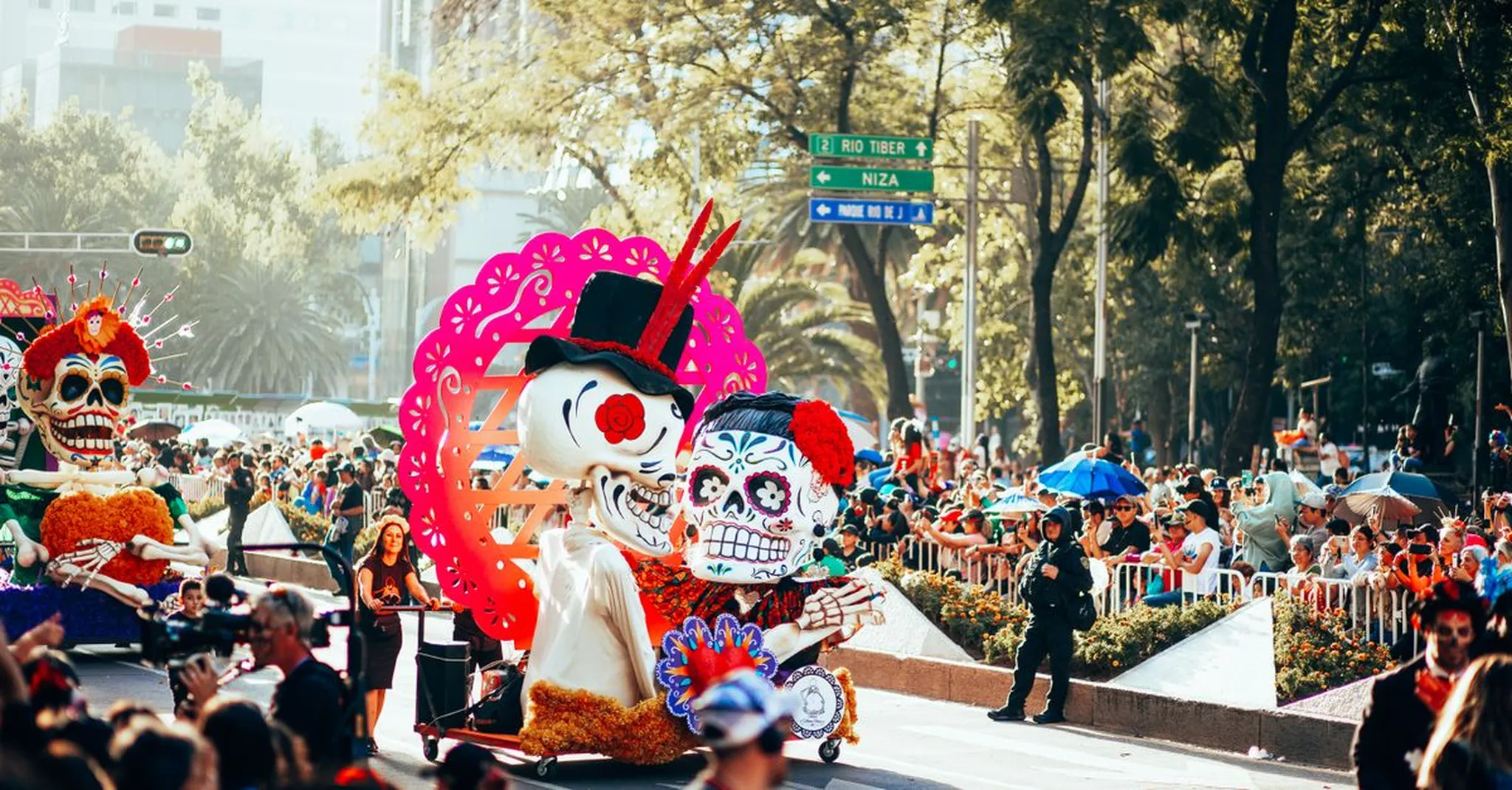 Día de Muertos 2026 in Mexico City: Parade Route, Altars & Where to Stay