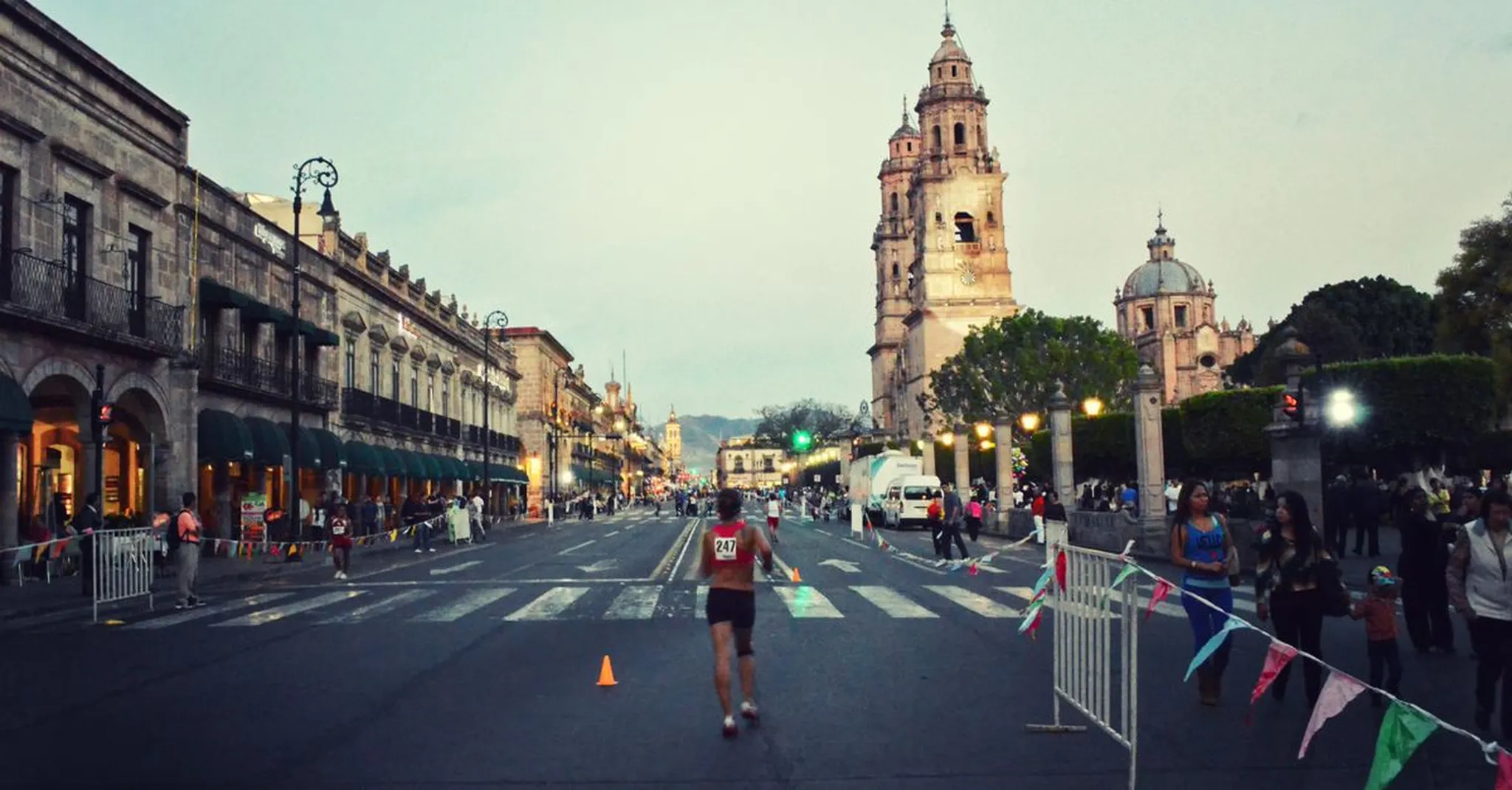 Mexico City Marathon 2026: Race Weekend Guide and Where to Stay Near the Route