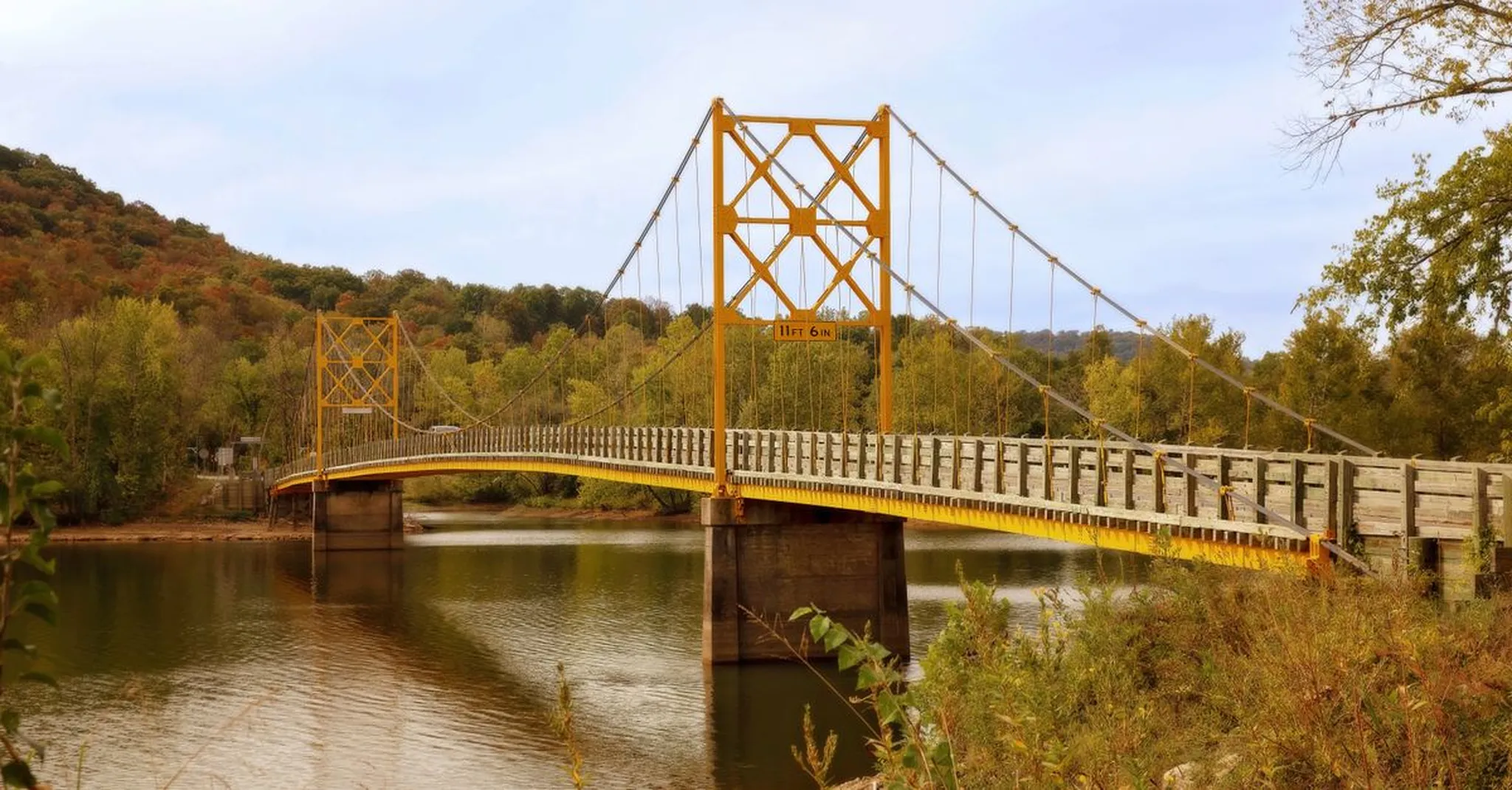 Dogwood Canyon in Fall 2026: Tram Tours, Trails and Where to Stay in Branson