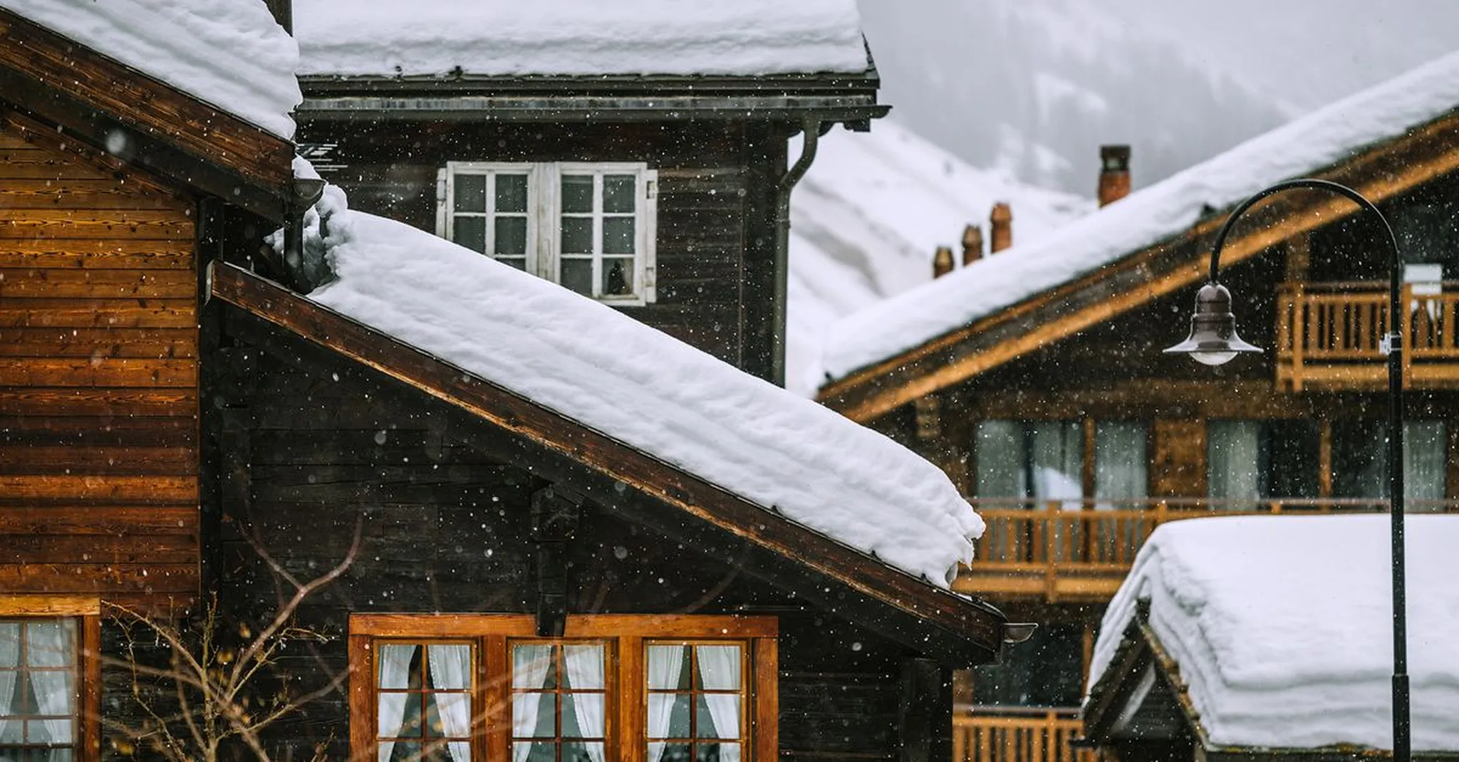 Self Check-In Chalets Near Glacier: Flexible Arrivals for Late-Season Trips