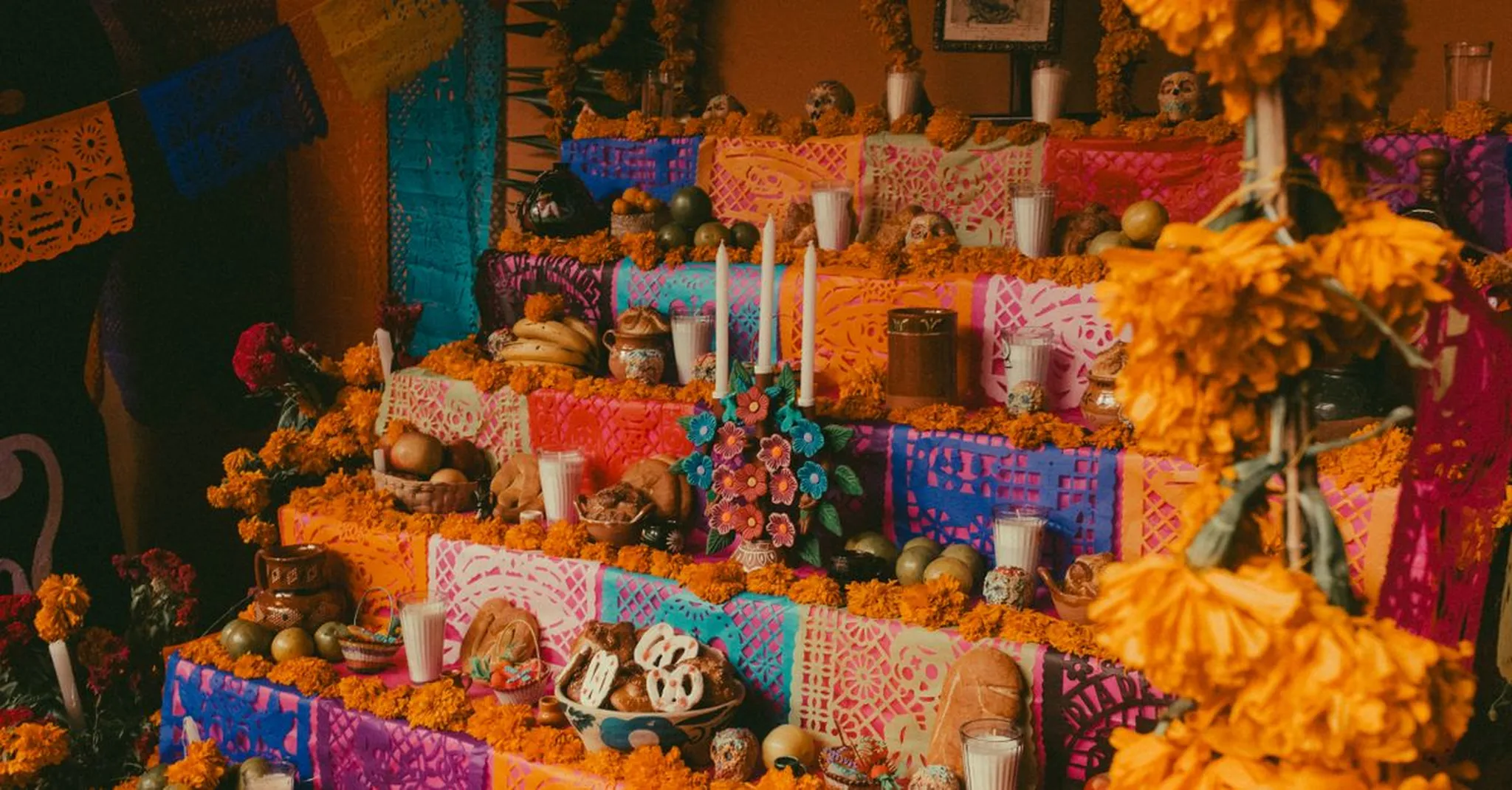 Día de los Muertos in San Antonio 2026: Muertos Fest, River Walk Altars & Where to Stay