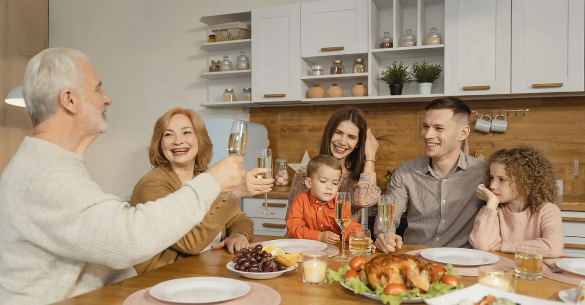 Thanksgiving Phoenix 2026: Warm-Weather Family Gatherings and Where to Stay
