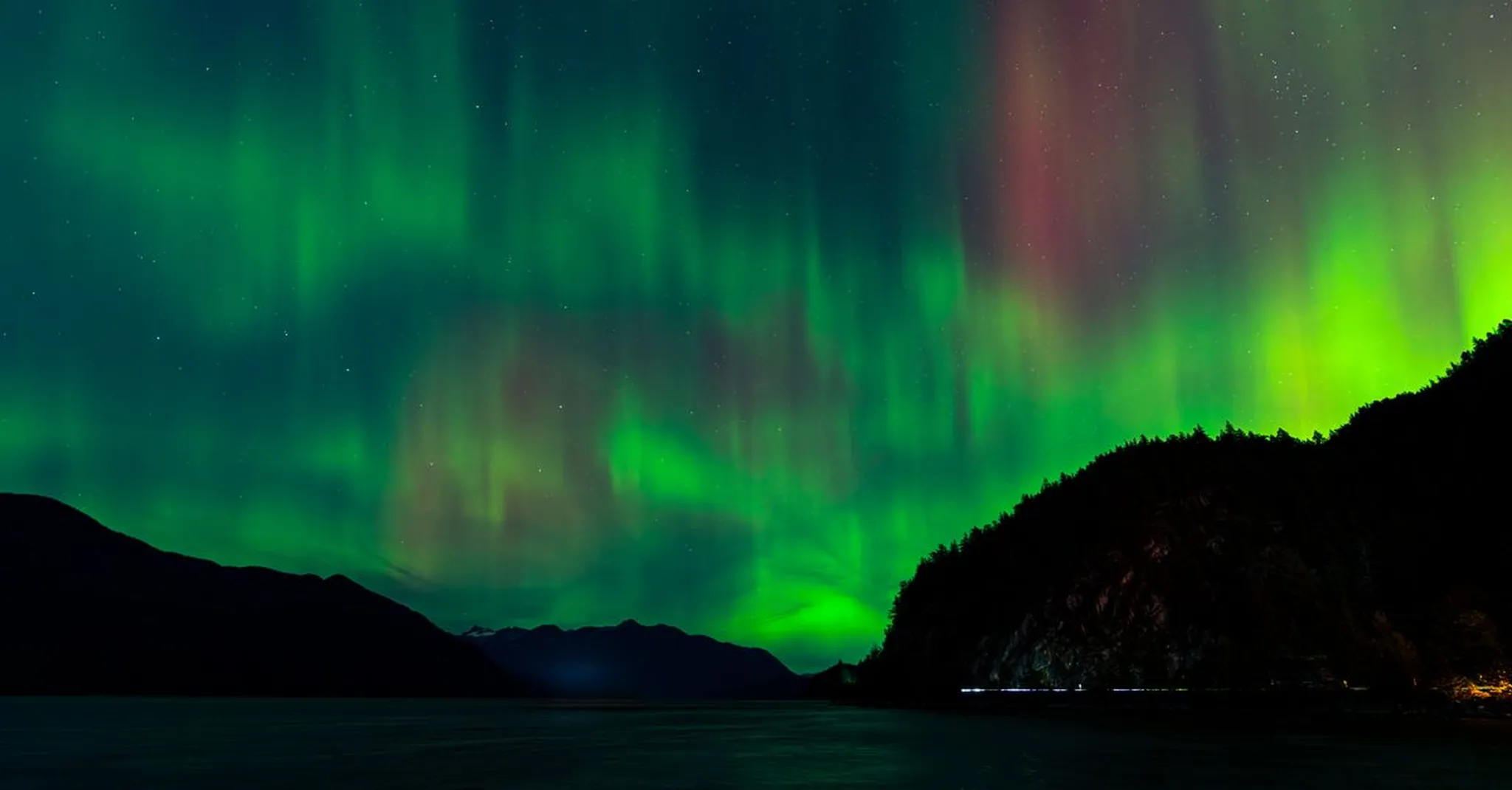 Fall Equinox in Juneau 2026: Northern Lights Season Starts & Where to Stay