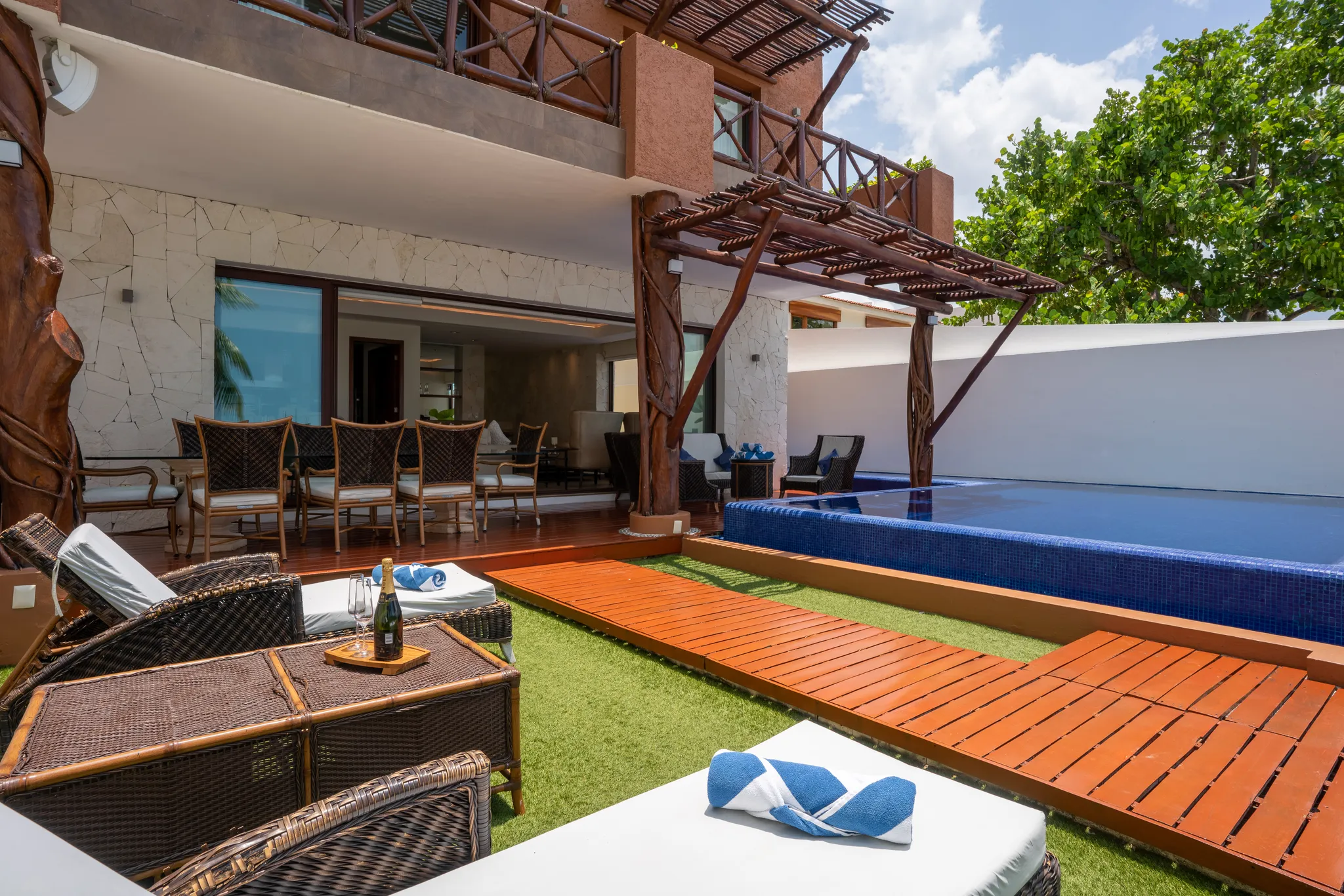 Halloween Cancun 2026: Party Villas Near Coco Bongo & Mandala