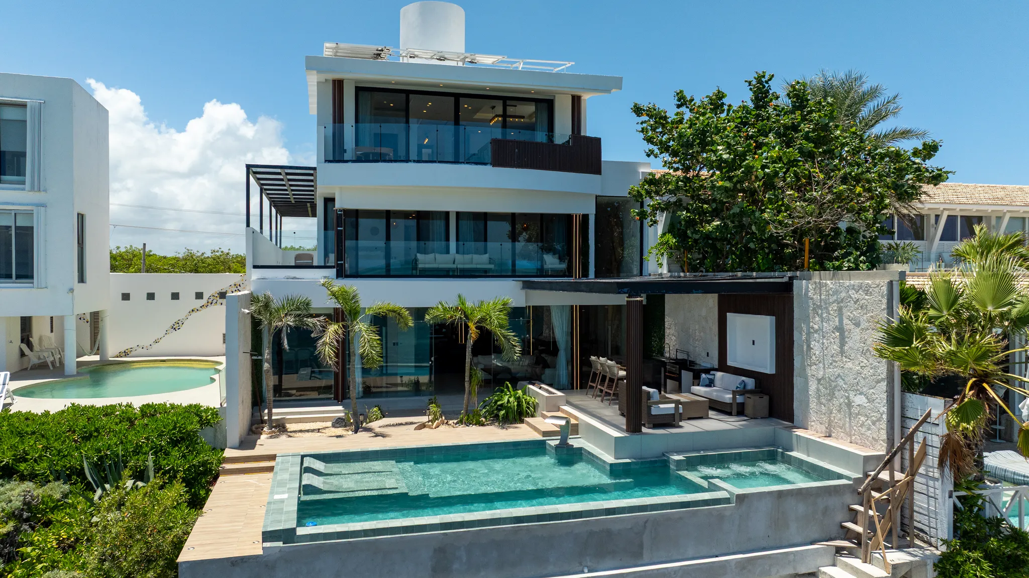 Labor Day Weekend 2026 in Cancún: Best Villas for Large Groups