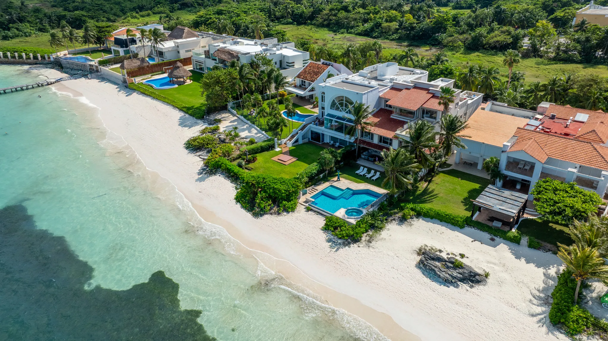 Memorial Day Weekend 2026 in Cancún: Best Beachfront Villas for Large Groups