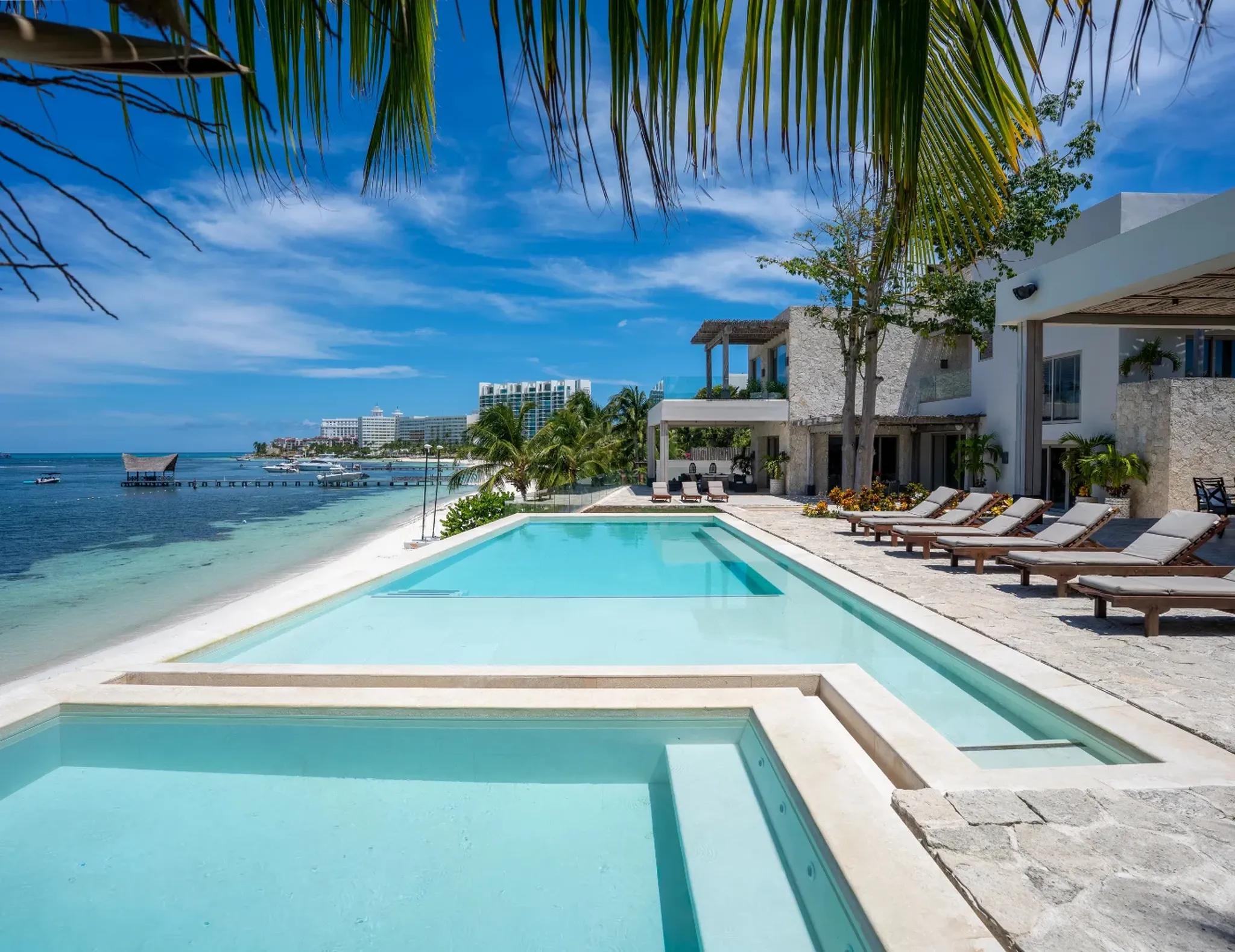 Luxury beachfront villa in Cancún with private pool and oceanfront terrace