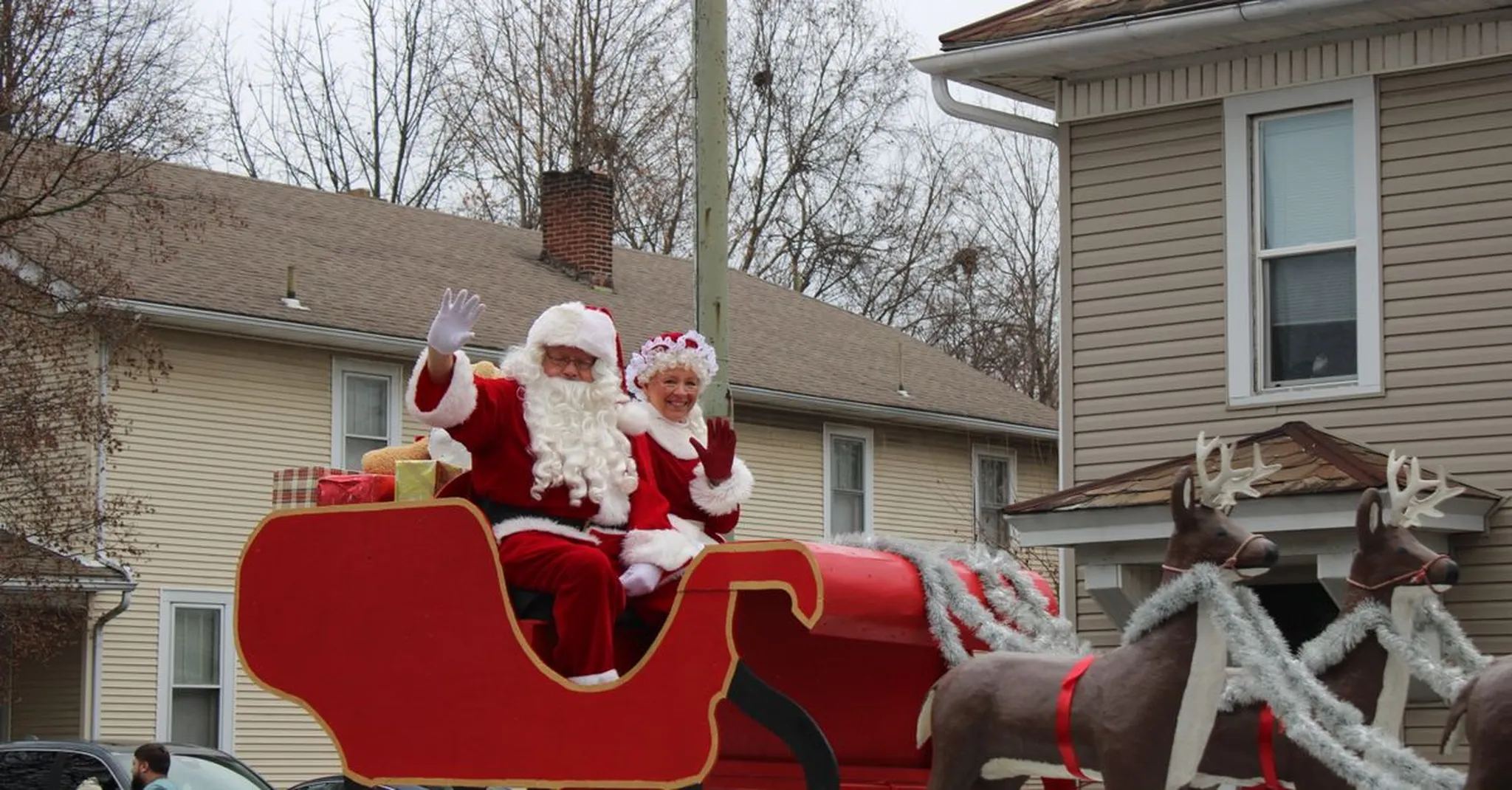 St. Charles Christmas Traditions 2026: Opening Weekend Guide and Where to Stay
