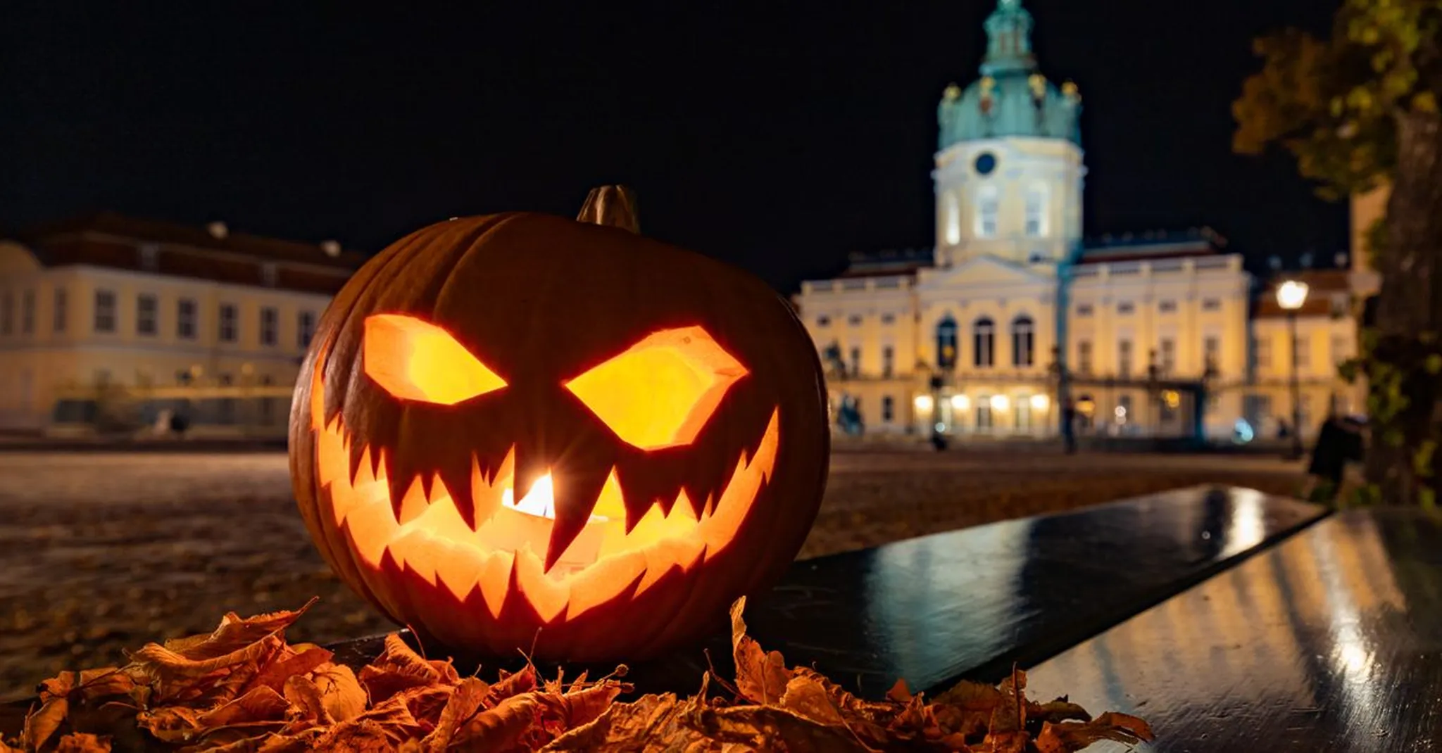 Legends & Lanterns 2026 in St. Charles, MO: Halloween Festival Guide & Stays