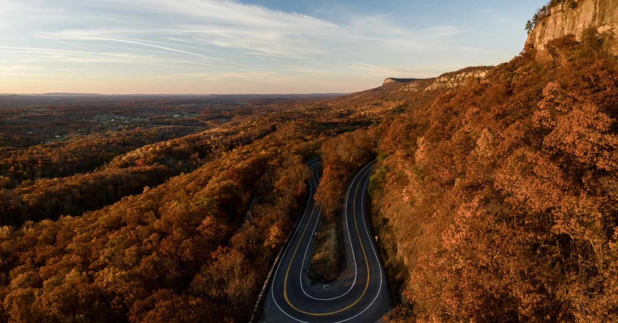 Fall Foliage Near Nashville 2026: Scenic Drives, Hikes & Cozy Group Stays