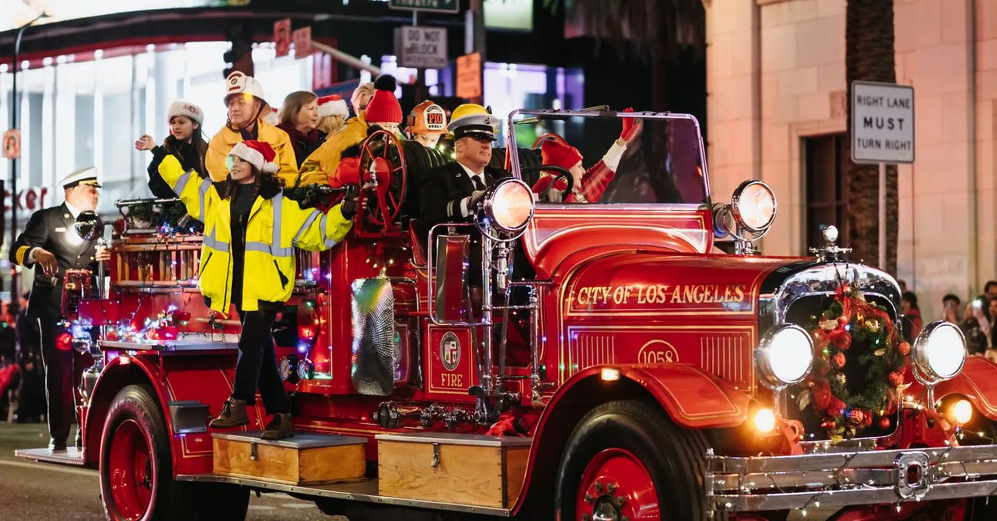Nashville Christmas Parade 2026: Parade Day Guide and Group Stays Downtown