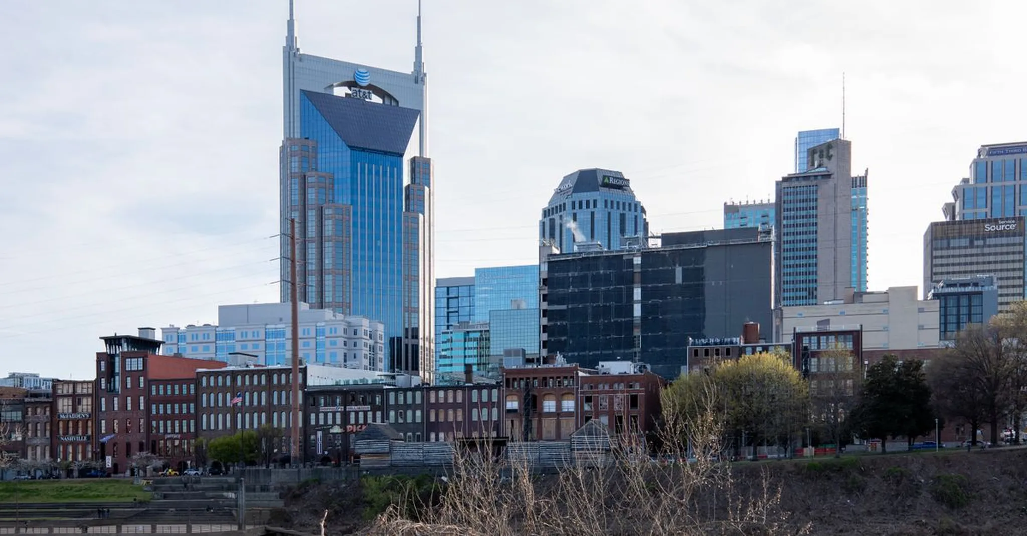 Thanksgiving in Nashville 2026: Restaurants, Things to Do & Big Group Stays