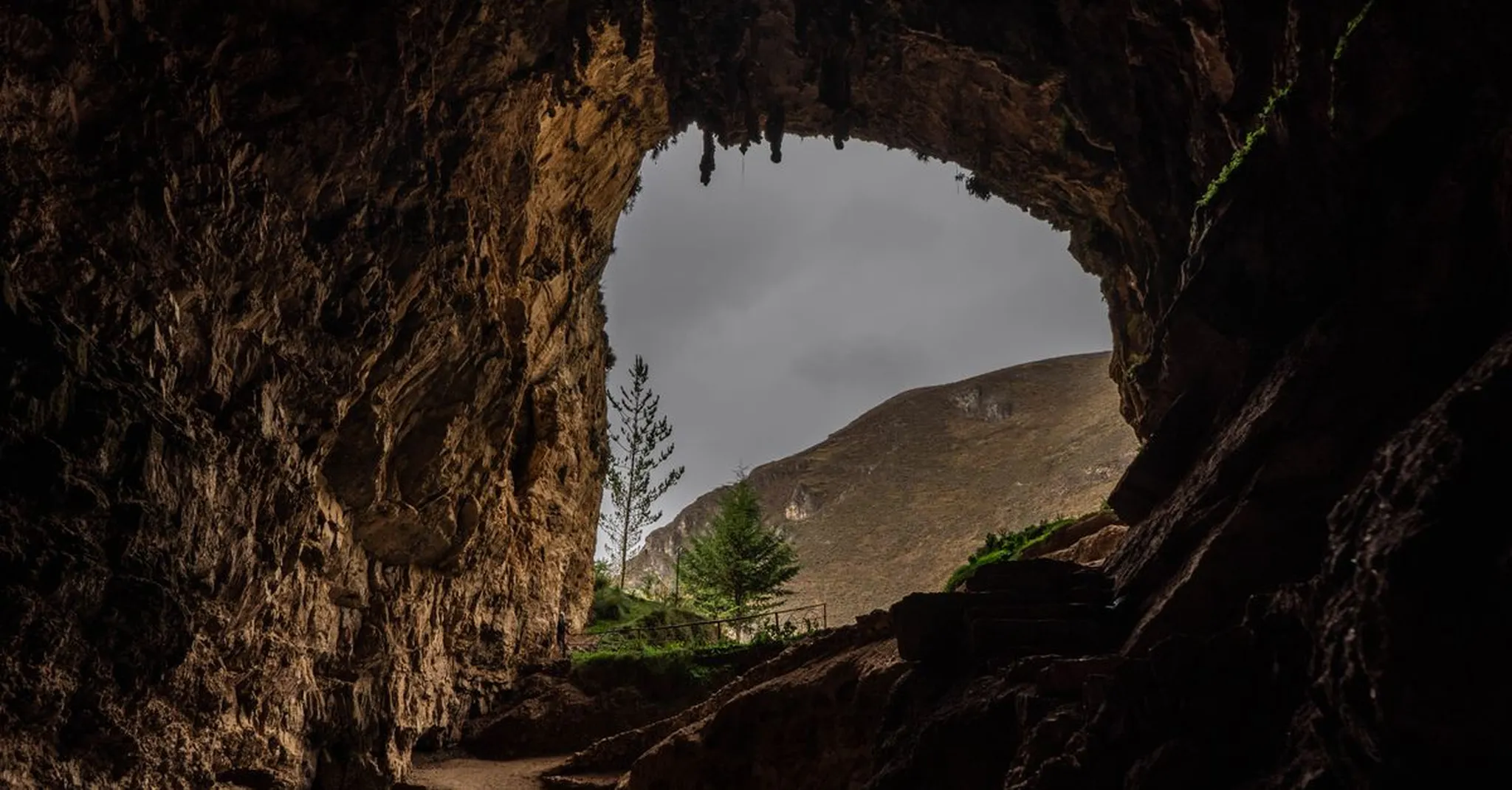 Halloween Peak District 2026: Castleton Caverns, Spooky Trails and Cosy Cottages