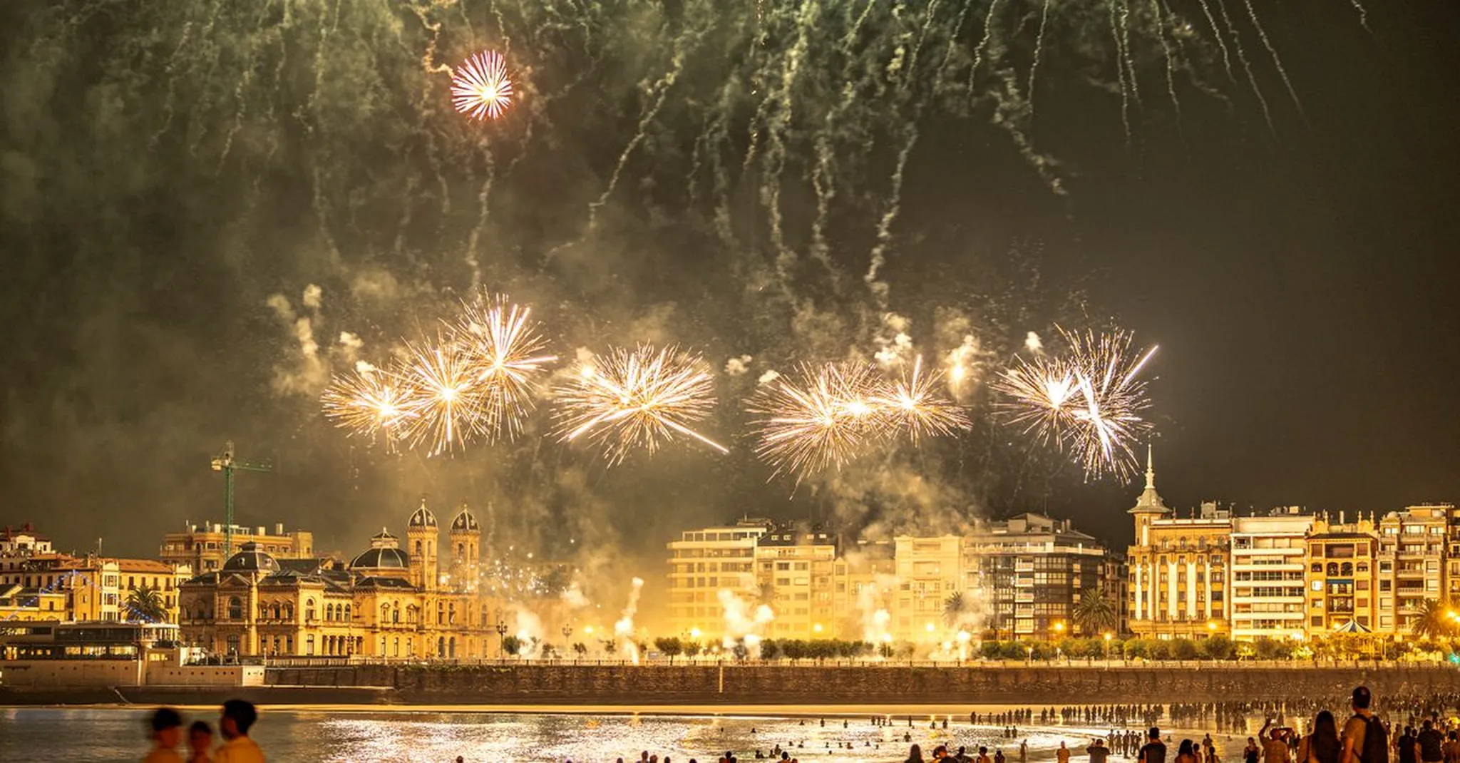 4th of July 2026 in Rhode Island: Best Beaches and Fireworks Near Portsmouth