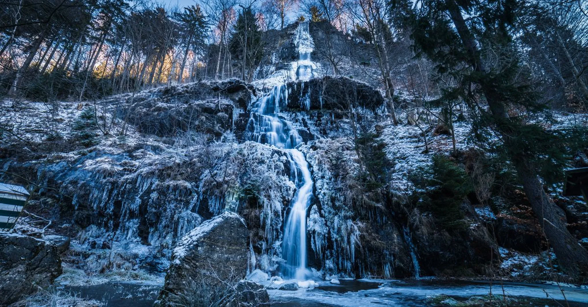 Winter in the Upper Peninsula 2026-2027: Frozen Tahquamenon Falls Cabin Trips