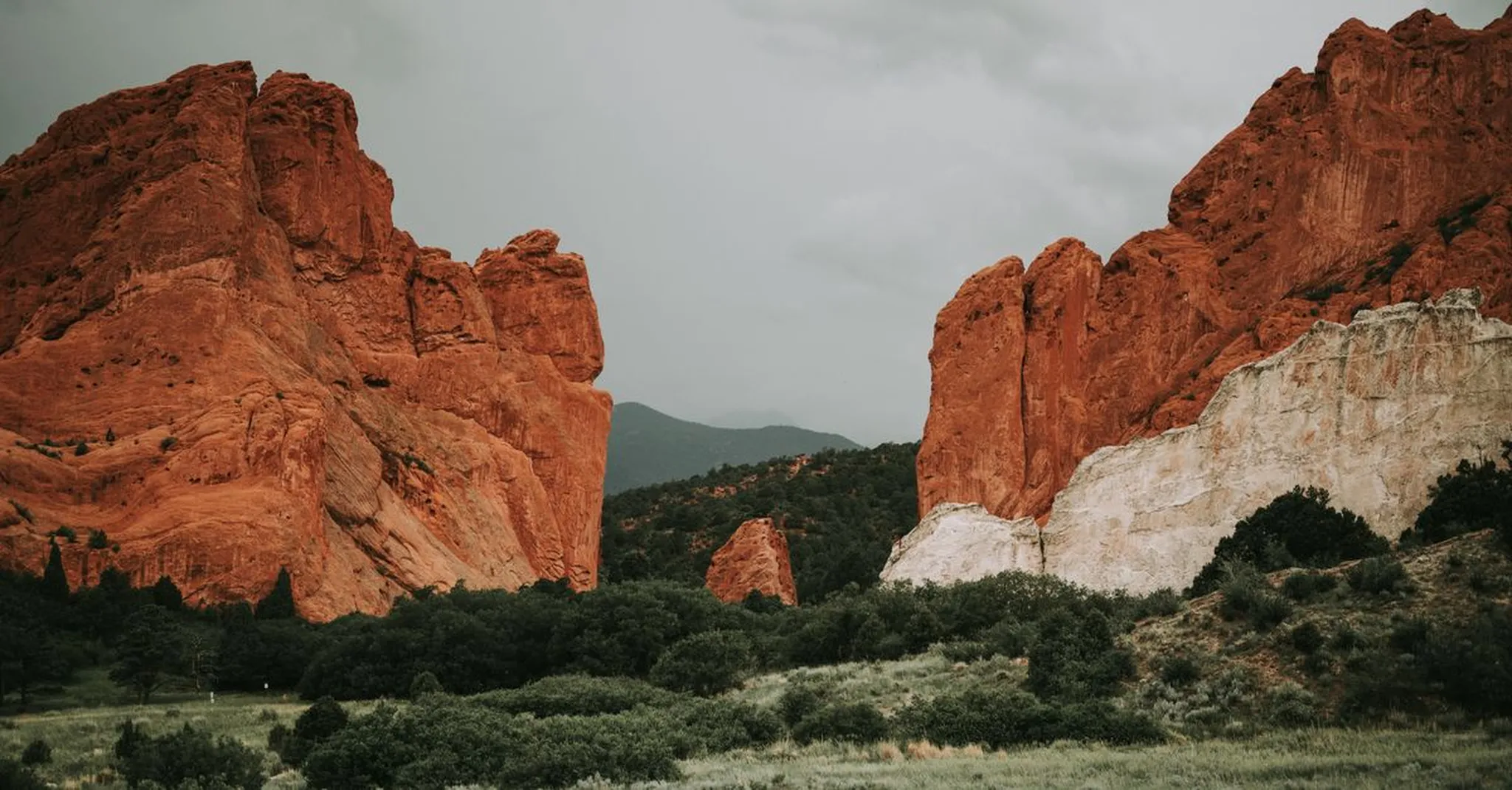 Garden of the Gods in Late Summer 2026: Hiking, Sunsets & Where to Stay Nearby