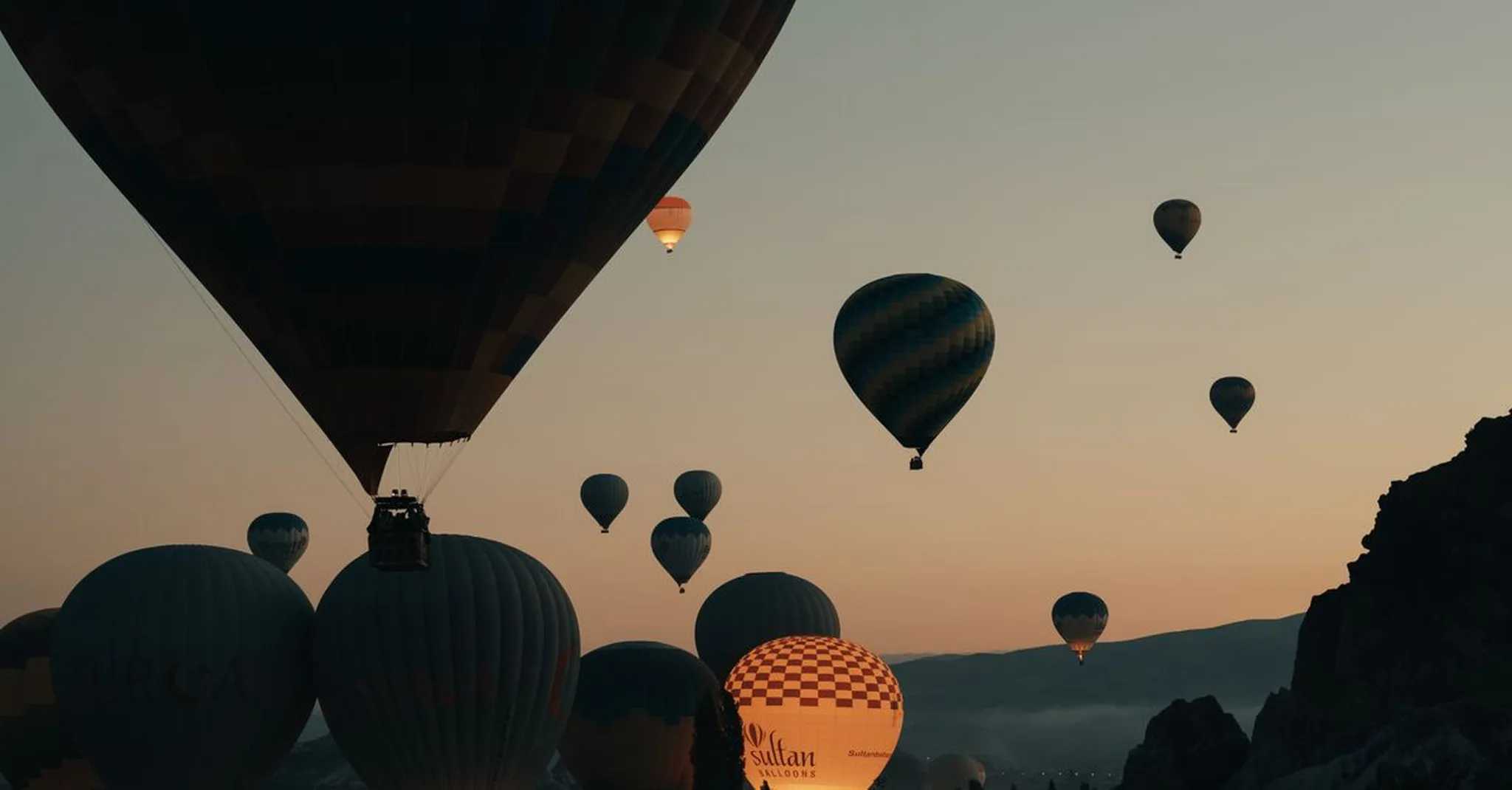 Great Reno Balloon Race 2026: Watch from Reno, Stay in a Truckee Cabin