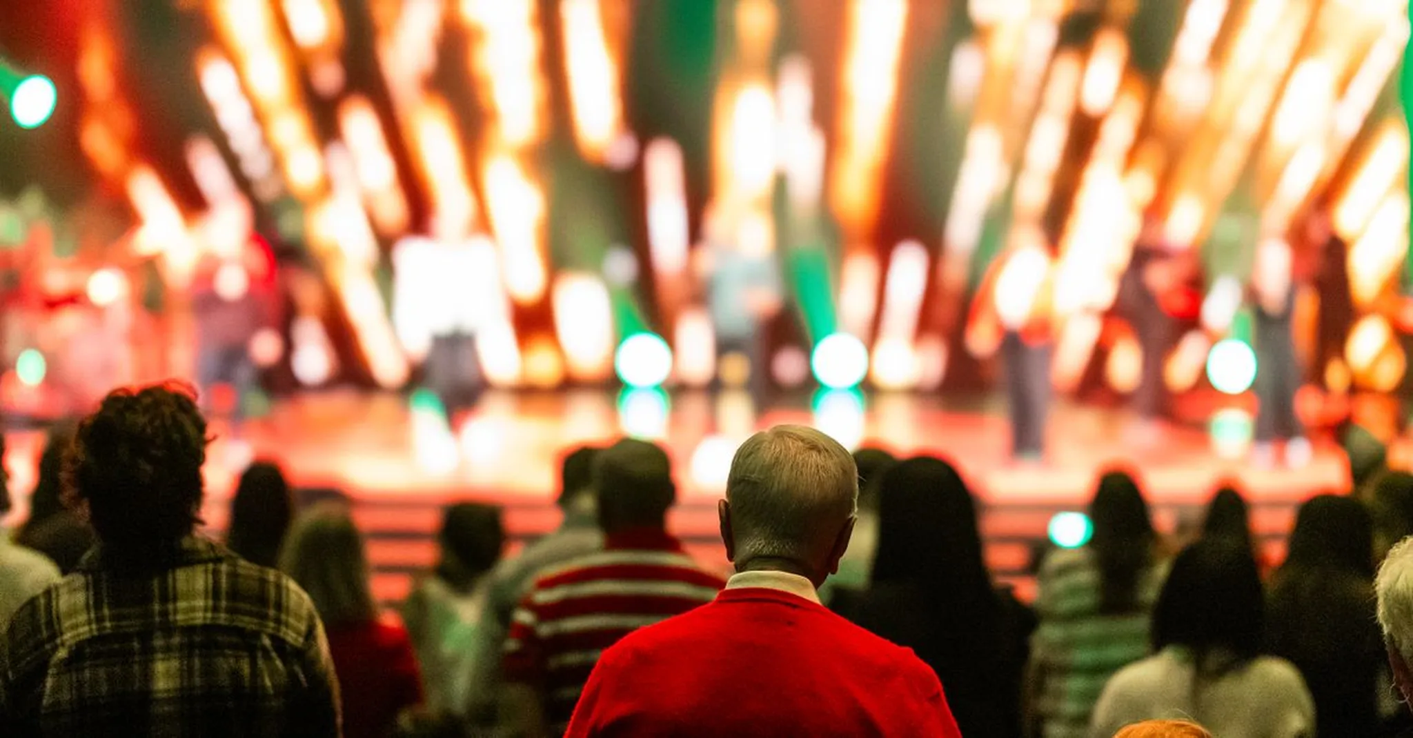 Dolly Parton's Stampede Christmas Show 2026: Sevierville Cabins Near Pigeon Forge