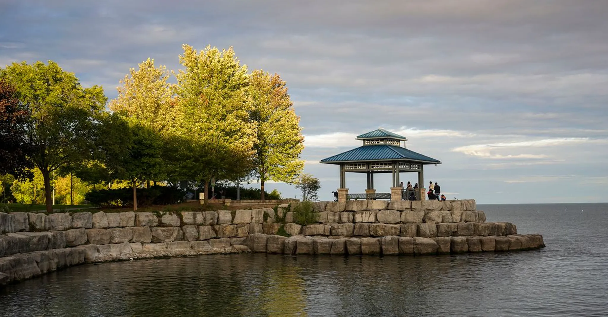 Rosh Hashanah in Norfolk 2026: Waterfront Stays and Family Gatherings