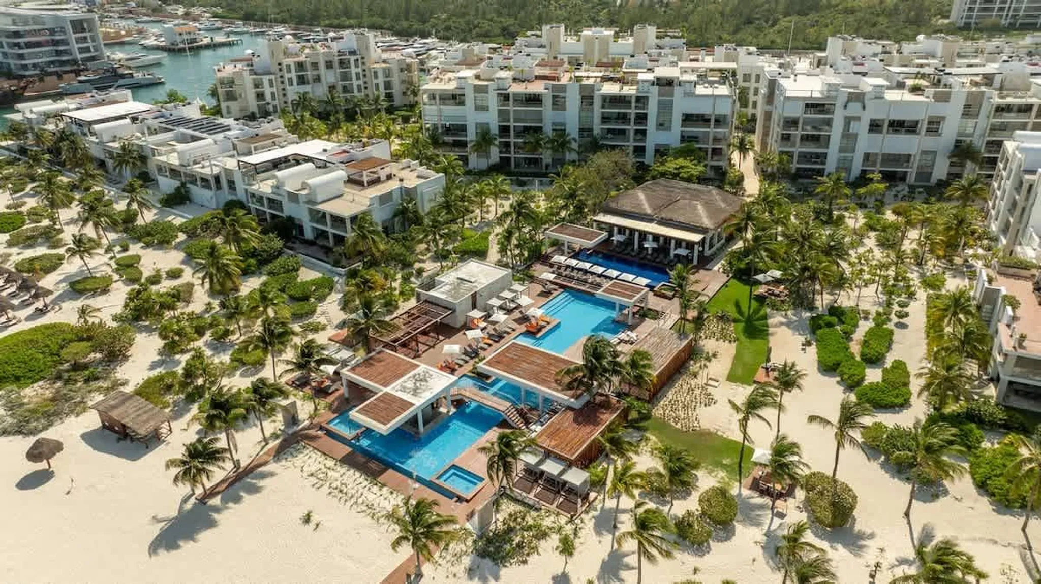Isla Mujeres Villa Rentals 2026: Beachfront Stays Near Dolphin Discovery