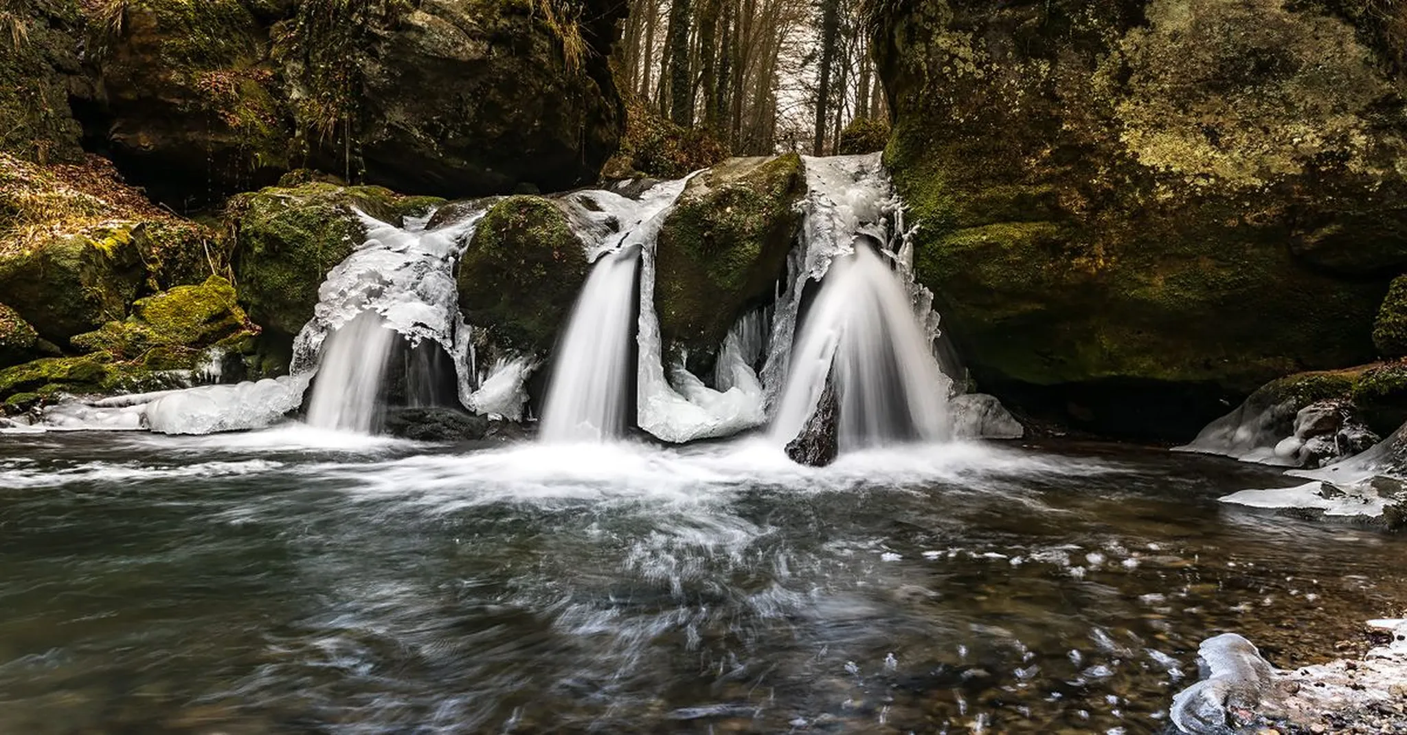 Winter Waterfall Hikes Near Mountain Rest, SC 2026-27: Ice, Mist & Empty Trails