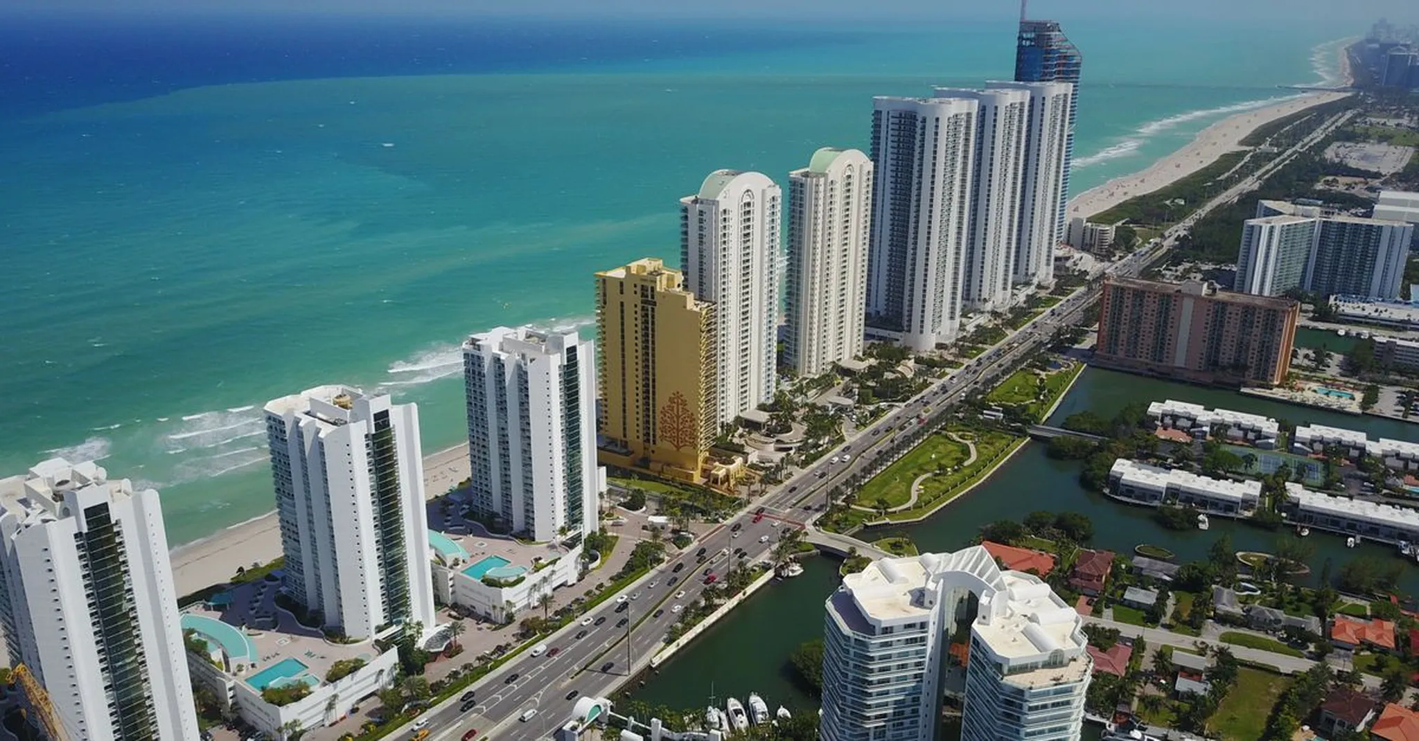 Luxury Condo Rentals in South Beach: What Makes an Oceanfront Miami Stay