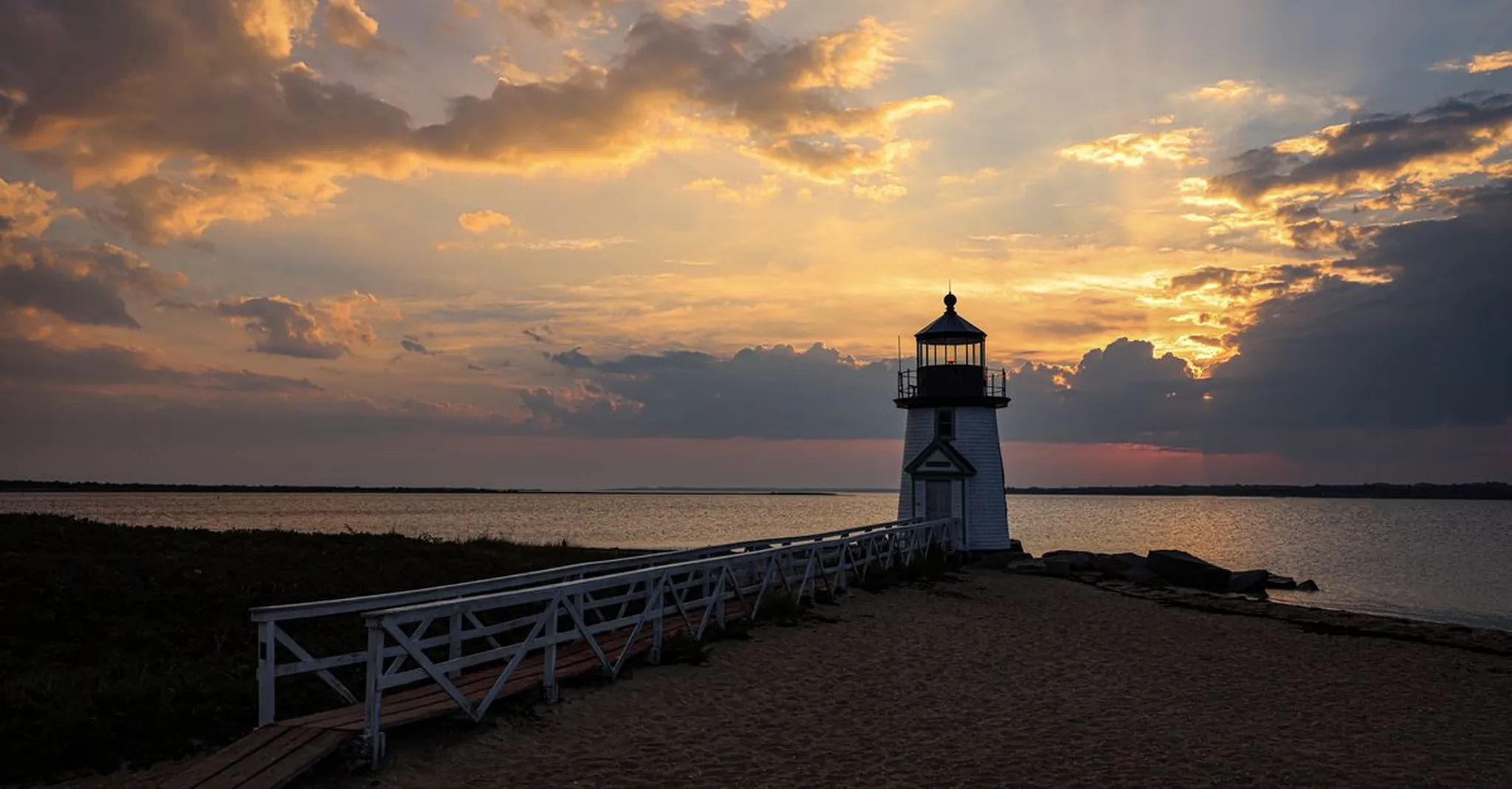 Chatham Lighthouse Beach & Harwich Getaways: A Nantucket Sound Guide