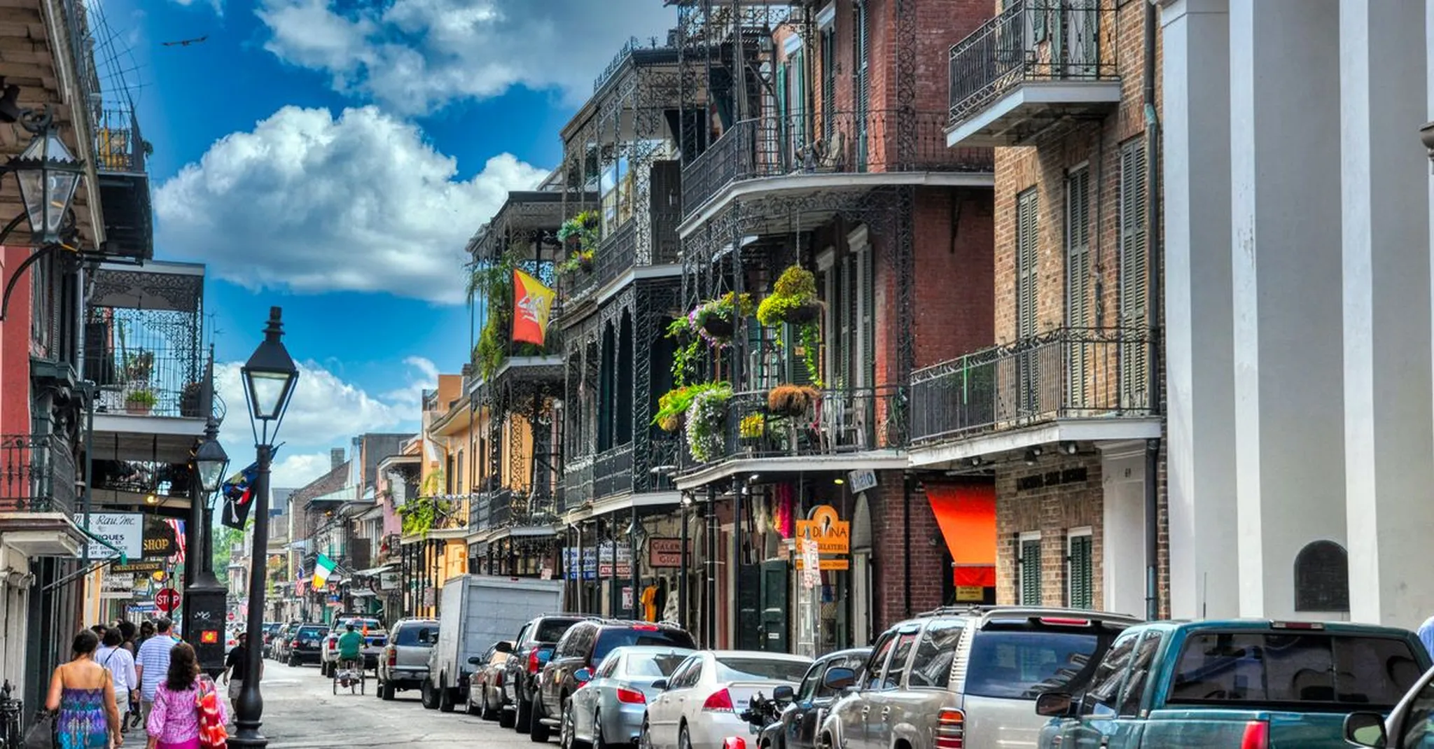 Dirty Linen Night 2026: Your Guide to Royal Street's Art Walk and French Quarter Stays
