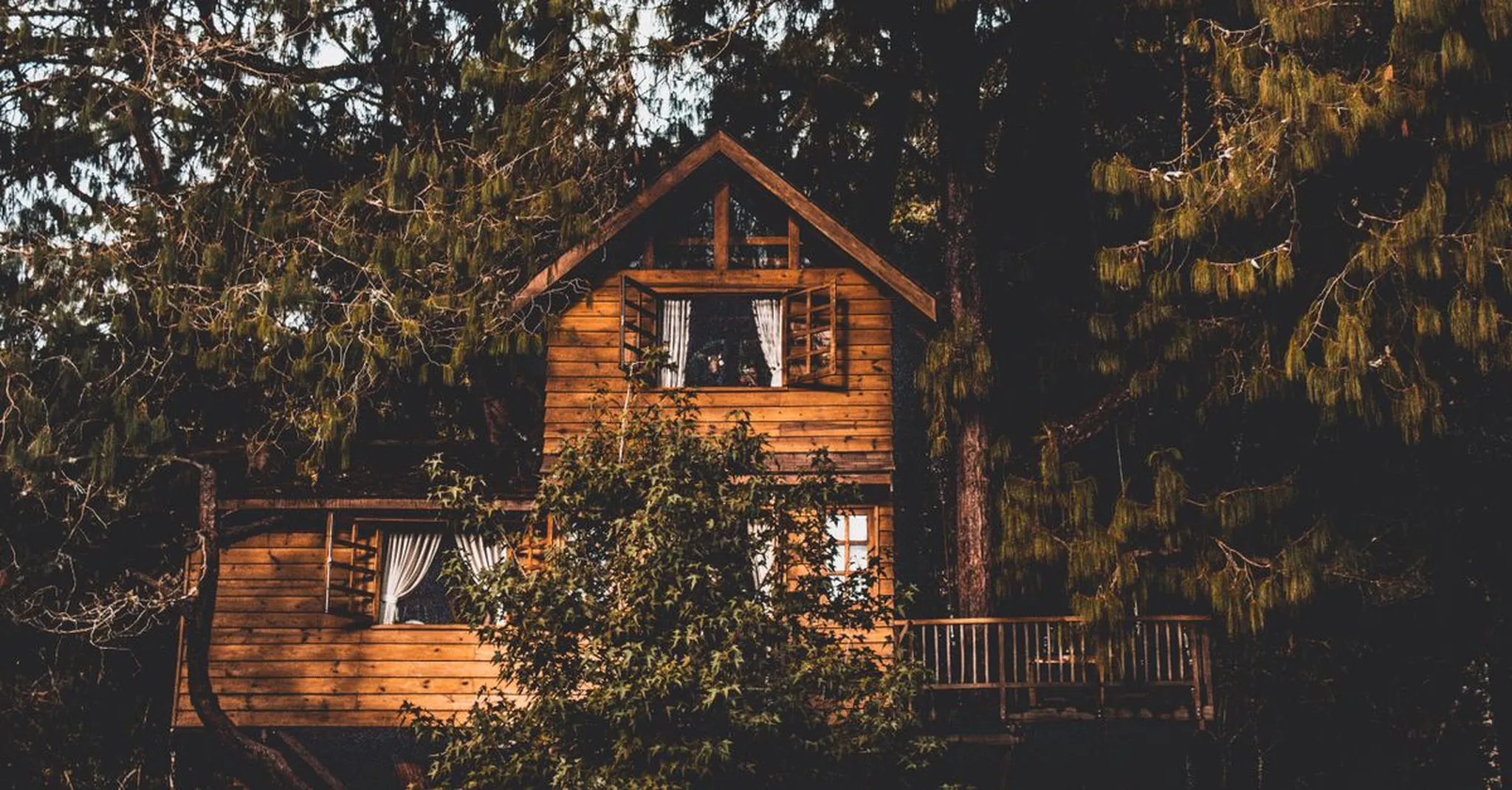 Family Treehouse Getaway Near Asheville: Hot Tub, Crib & Room for 8