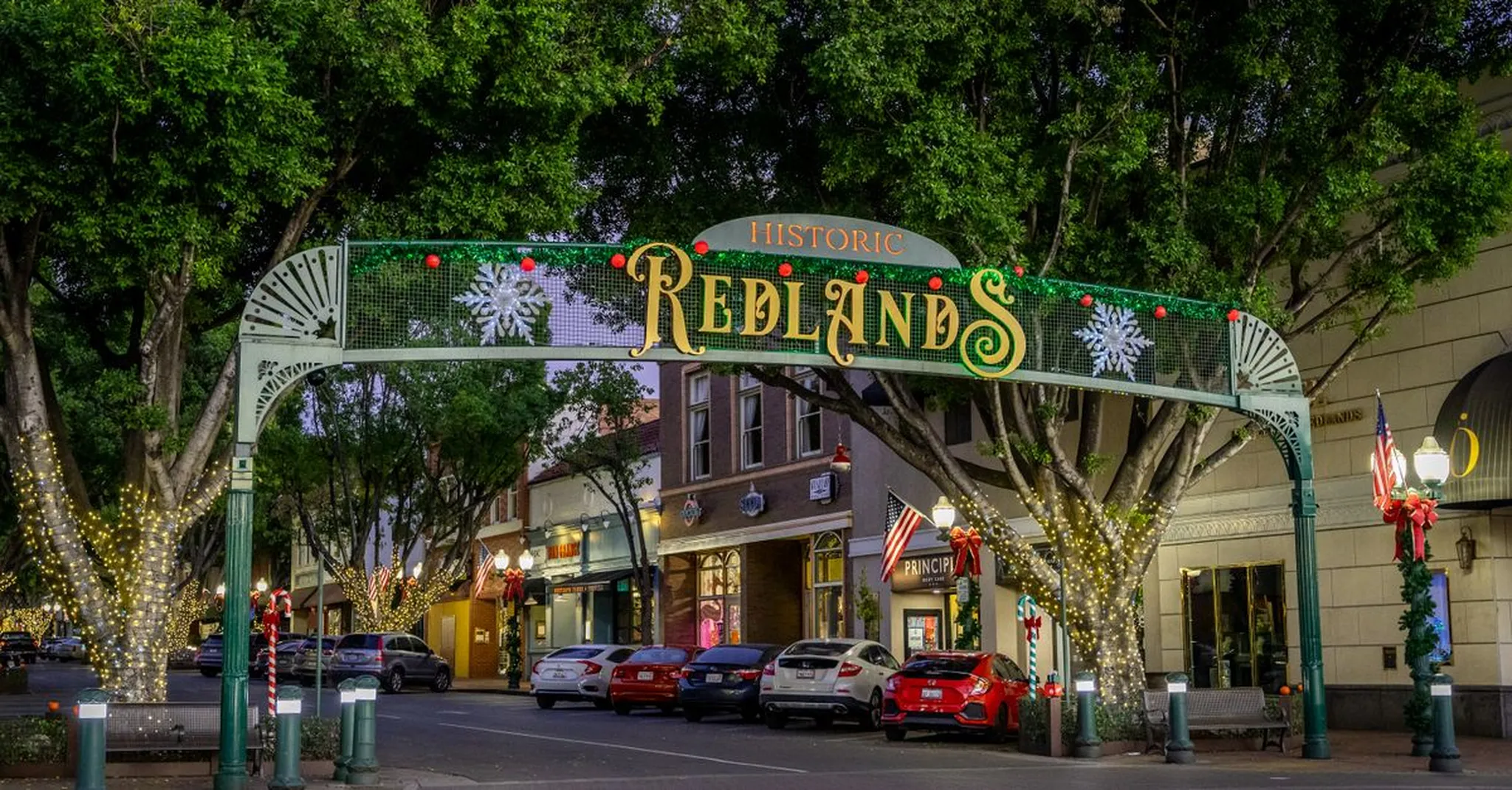 Holly Jolly Black Mountain 2026: Small-Town Christmas Kickoff & Where to Stay