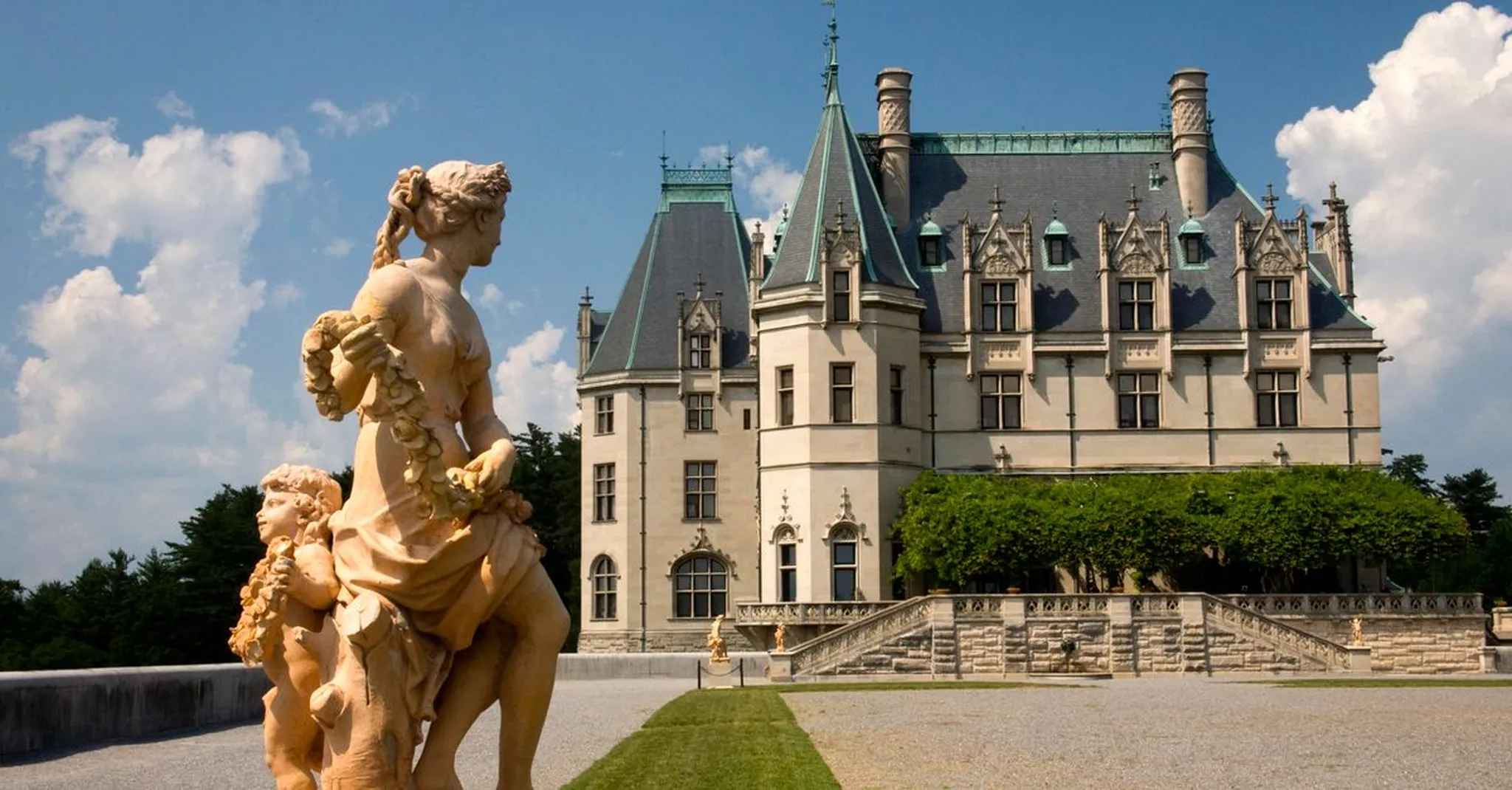 Christmas at Biltmore 2026: Candlelight Evenings & Cabins Near Asheville