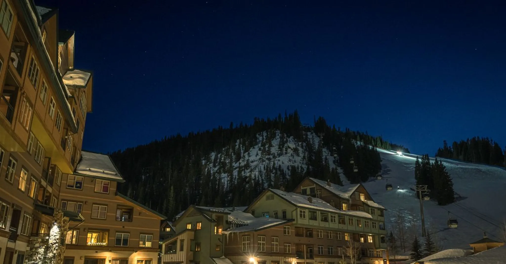 New Year's Eve in Breckenridge 2026: Torchlight Parade, Fireworks and Group Homes