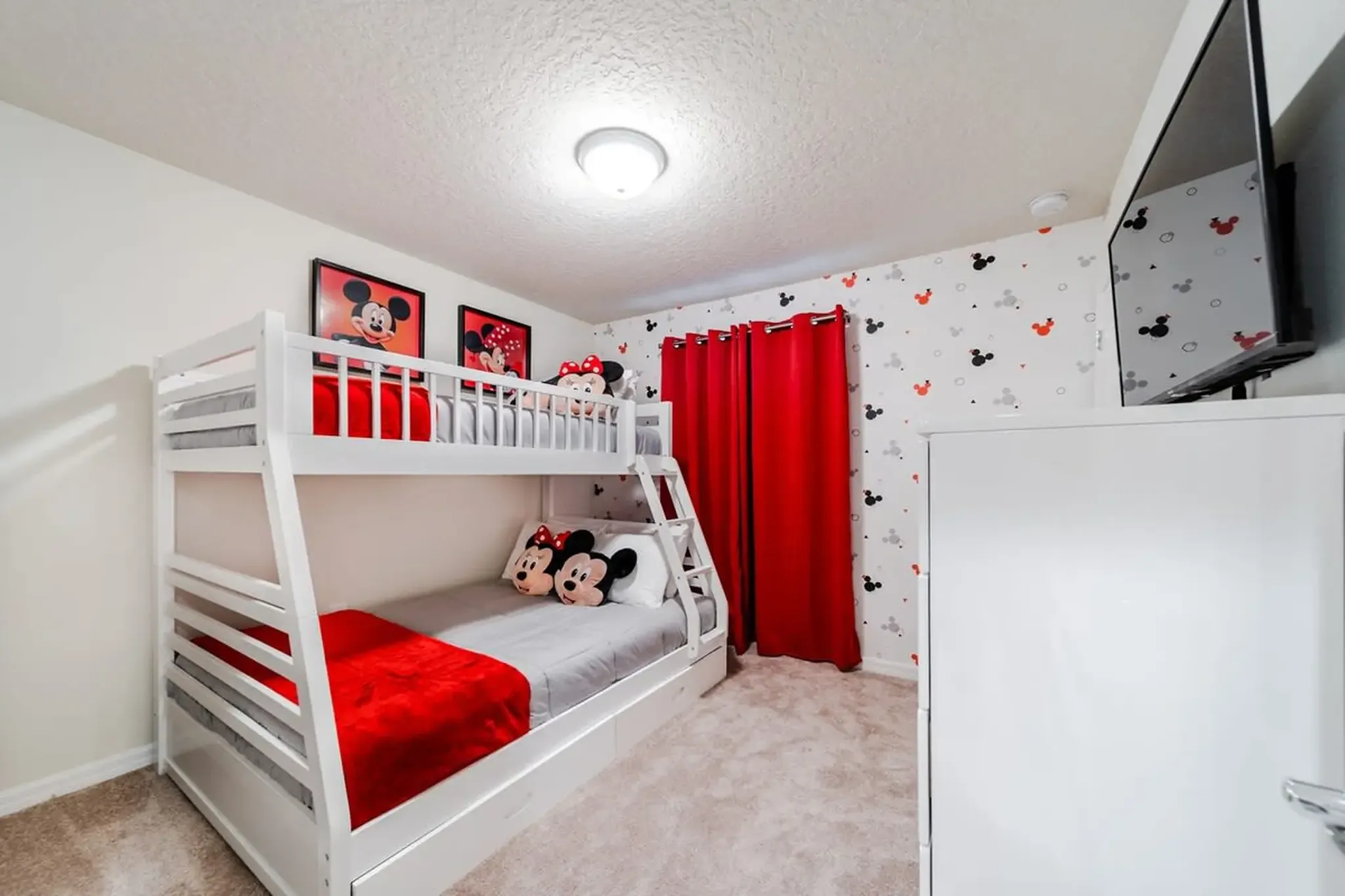 Magical Christmas 2024 Break: Top 10 Disney-Themed Rentals in Orlando for a Festive Family Getaway