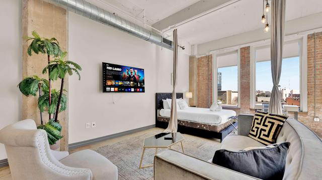 Family-Ready 3BR Downtown Dallas Loft | Pool & Gym