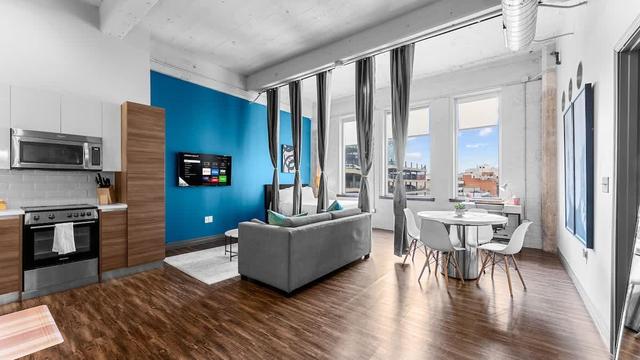 Skyline View 3BR Loft | Pool + Valet Parking