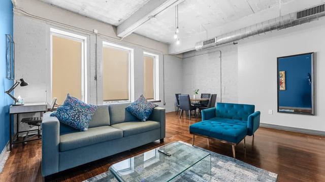 Downtown 2BR Loft with Skyline Views