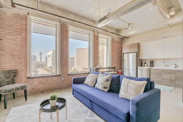 Downtown Dallas Retreat - Skyline Views, Breakfast