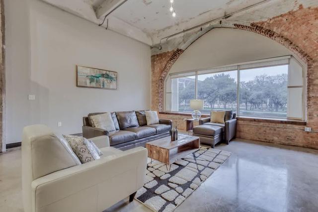 Walkable Downtown Loft w/ Free Breakfast