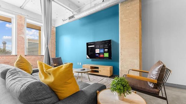 Skyline 3BR Loft | Valet, Pool & Free Breakfast
