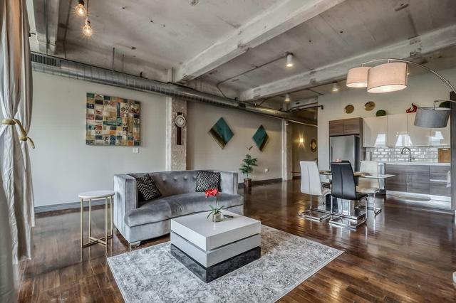 2BR Downtown Apt, Walk to Conv Ctr