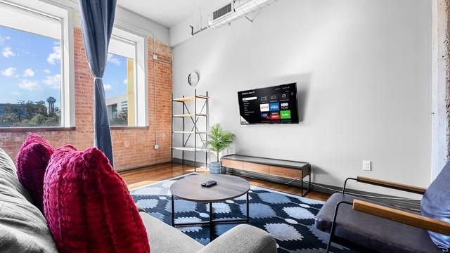 Amyfinehouse Loft with Breakfast, Valet, Gym