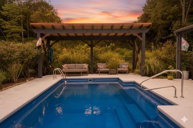 3BR Modern Farmhouse l Heated Pool, HotTub, Trails