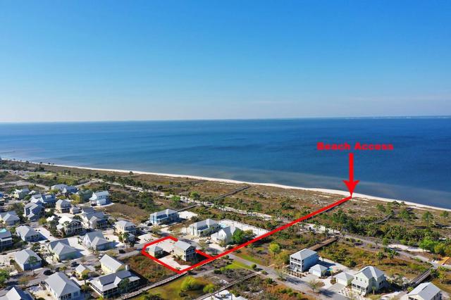 3BR|Pool| steps to Beach, Dogs Welcome-The Salty Parrot