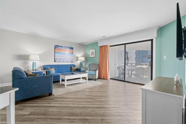 Azure Escape Giant Spa & Pool By Beach Star