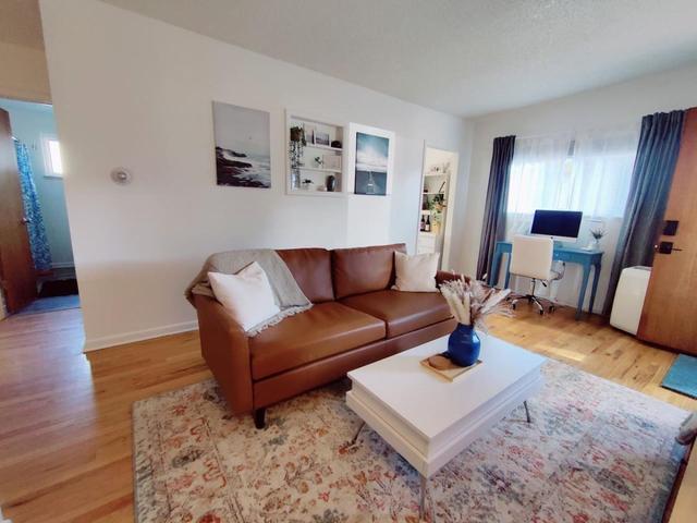 Work n' Play @ Your Comfy Urban Englewood Retreat!