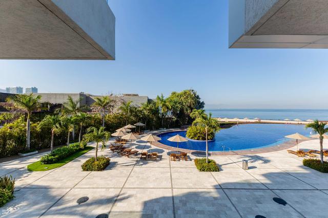 Garden House | Oceanfront Luxury & Private Patio