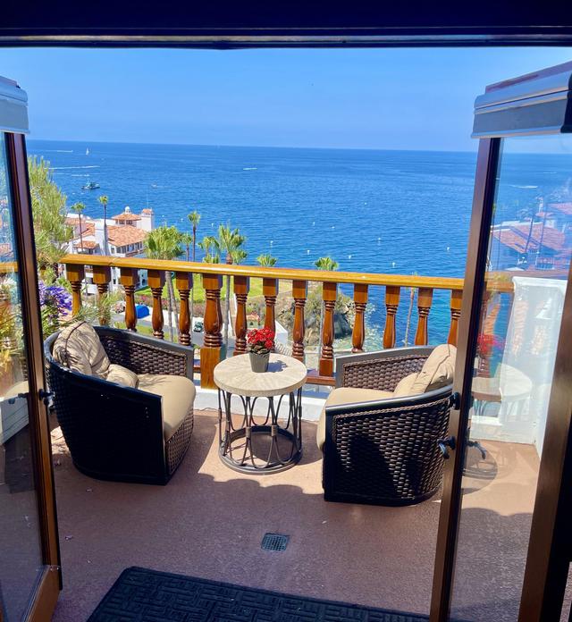 Coastal villa w/ ocean views & balcony